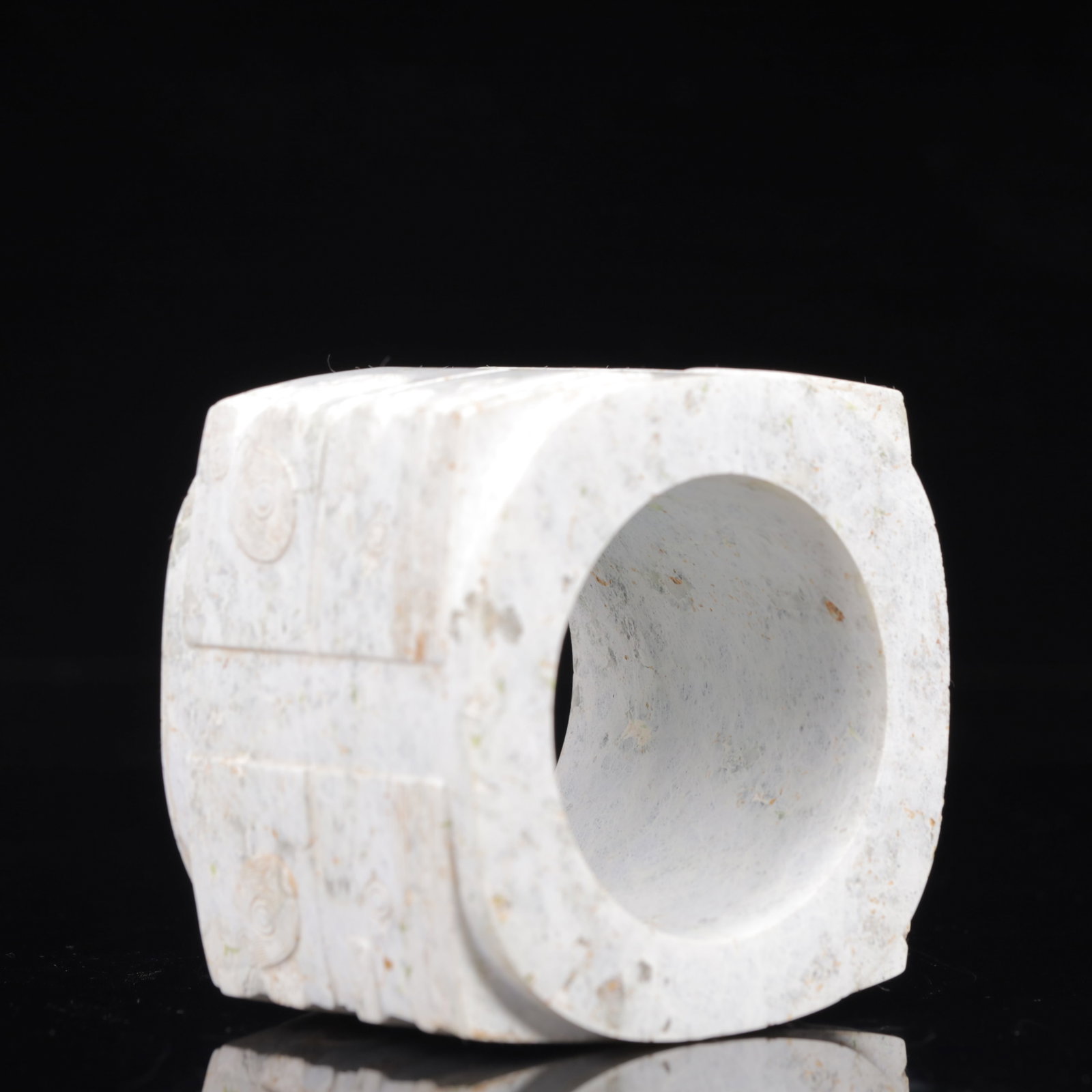 An Exquisite White Jade Beast-Face Pattern Ornament - 10