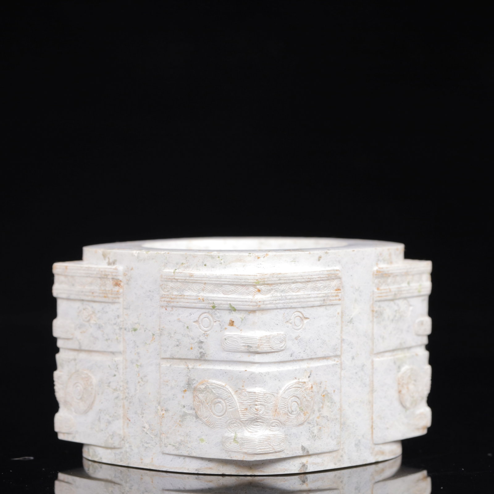 An Exquisite White Jade Beast-Face Pattern Ornament: An Exquisite White Jade Beast-Face Pattern Ornament,Qing Dynasty,China,Size:4.3inx2.4in,Weight:119g 白玉兽面纹摆件,中国清代