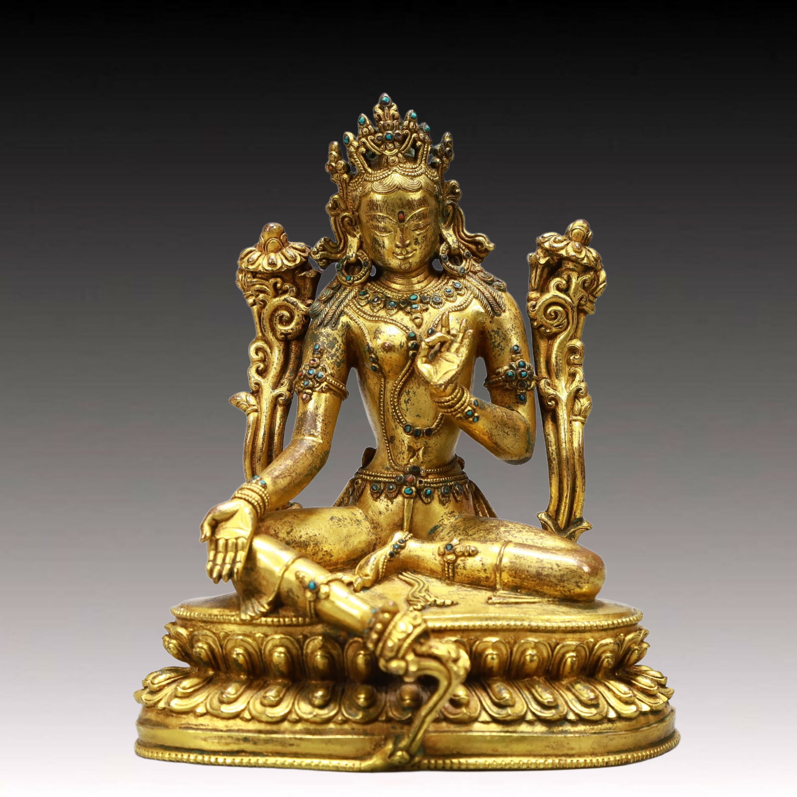 A Solemn Gilt Bronze Statue of Tara,Inlaid Turquoise: A Solemn Gilt Bronze Statue of Tara,Inlaid Turquoise,Qing Dynasty, China,Size:5.7inx5.1inx6.9in,Weight:1650g 铜鎏金度母像,嵌绿松石,中&