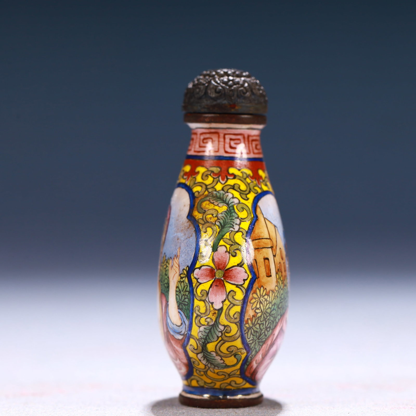 An Exquisite Painted Enamel Figure Pattern Snuff Bottle - 5