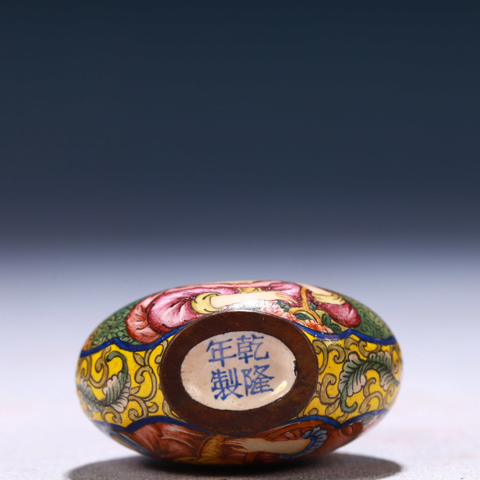 An Exquisite Painted Enamel Figure Pattern Snuff Bottle - 7
