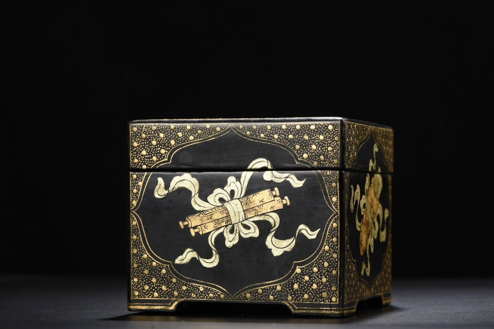 An Exquisite Carved Lacquer Painted Gold Bats Pattern Box - 3