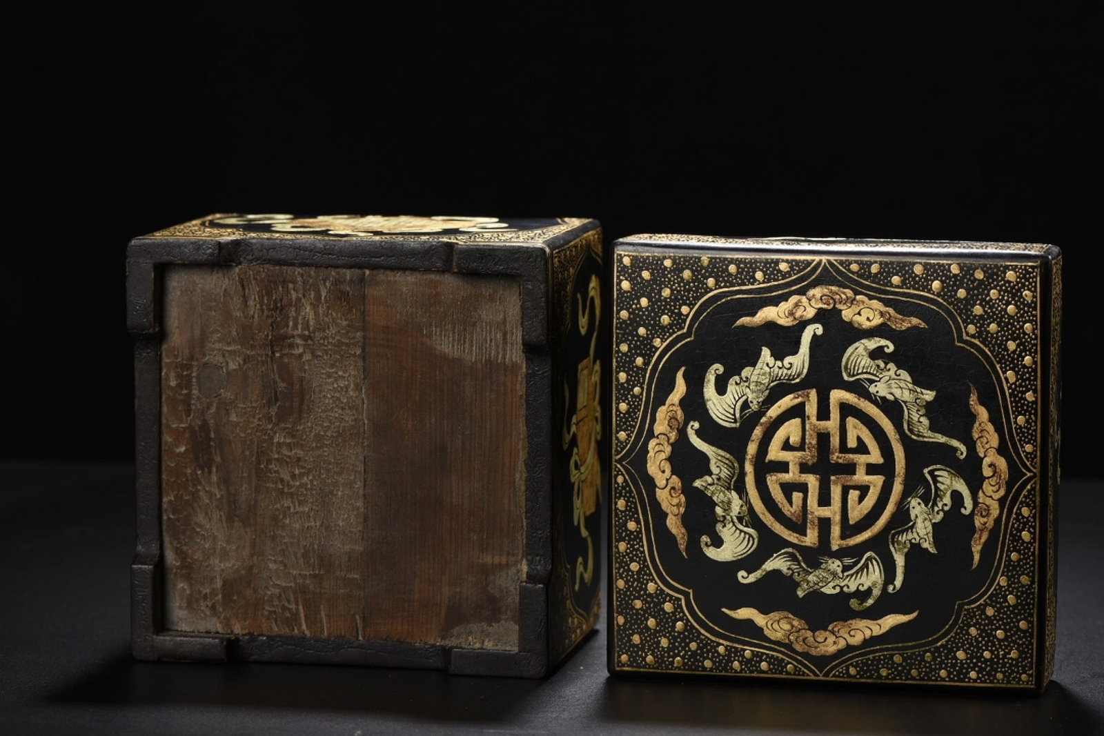 An Exquisite Carved Lacquer Painted Gold Bats Pattern Box - 9