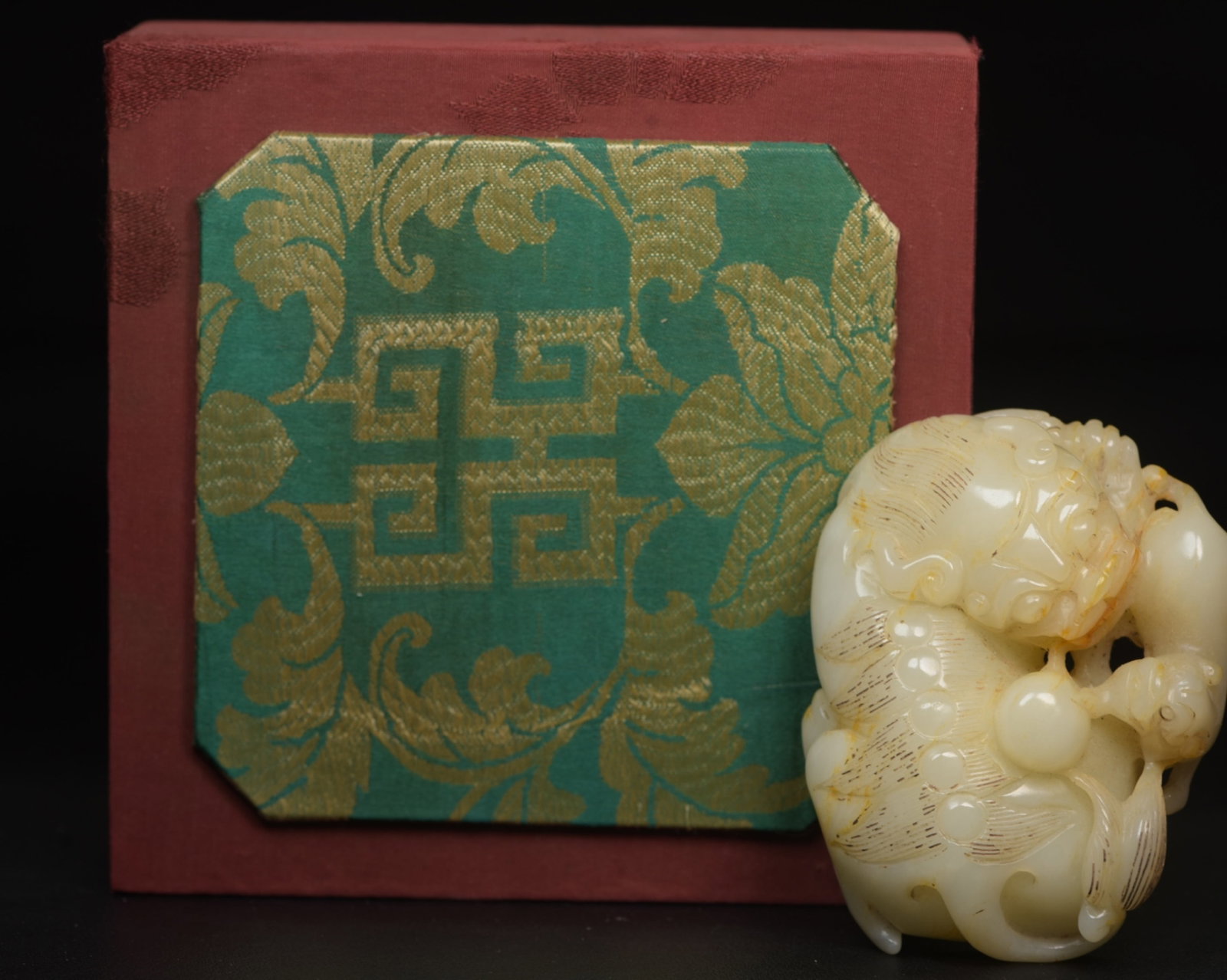 An Exquisite White Jade Beast Ornament: An Exquisite White Jade Beast Ornament,Qing Dynasty,China,Size:3.8inx2.9inx1.3in,Weight:333g 白玉兽摆件,中国清代