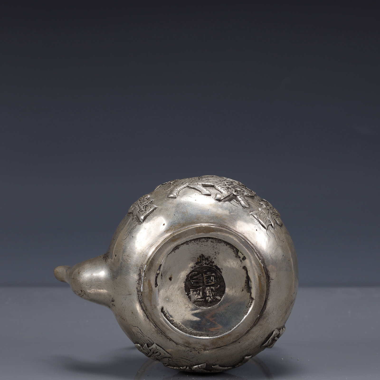 An Exquisite Silver-Plated Bronze Figure Pattern Ewer - 10