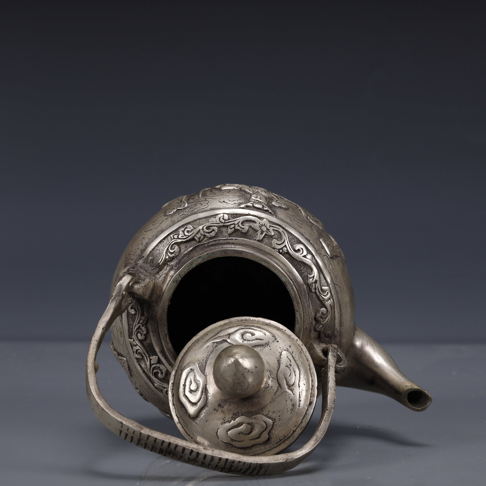 An Exquisite Silver-Plated Bronze Figure Pattern Ewer - 7