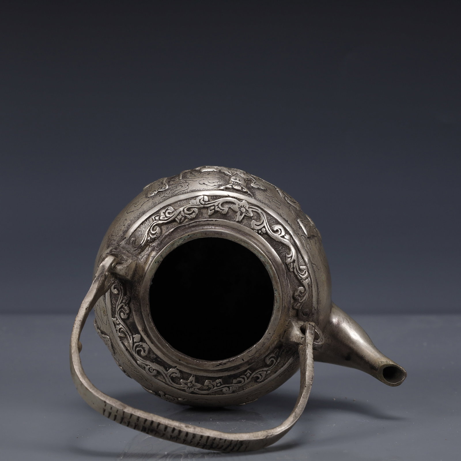 An Exquisite Silver-Plated Bronze Figure Pattern Ewer - 9