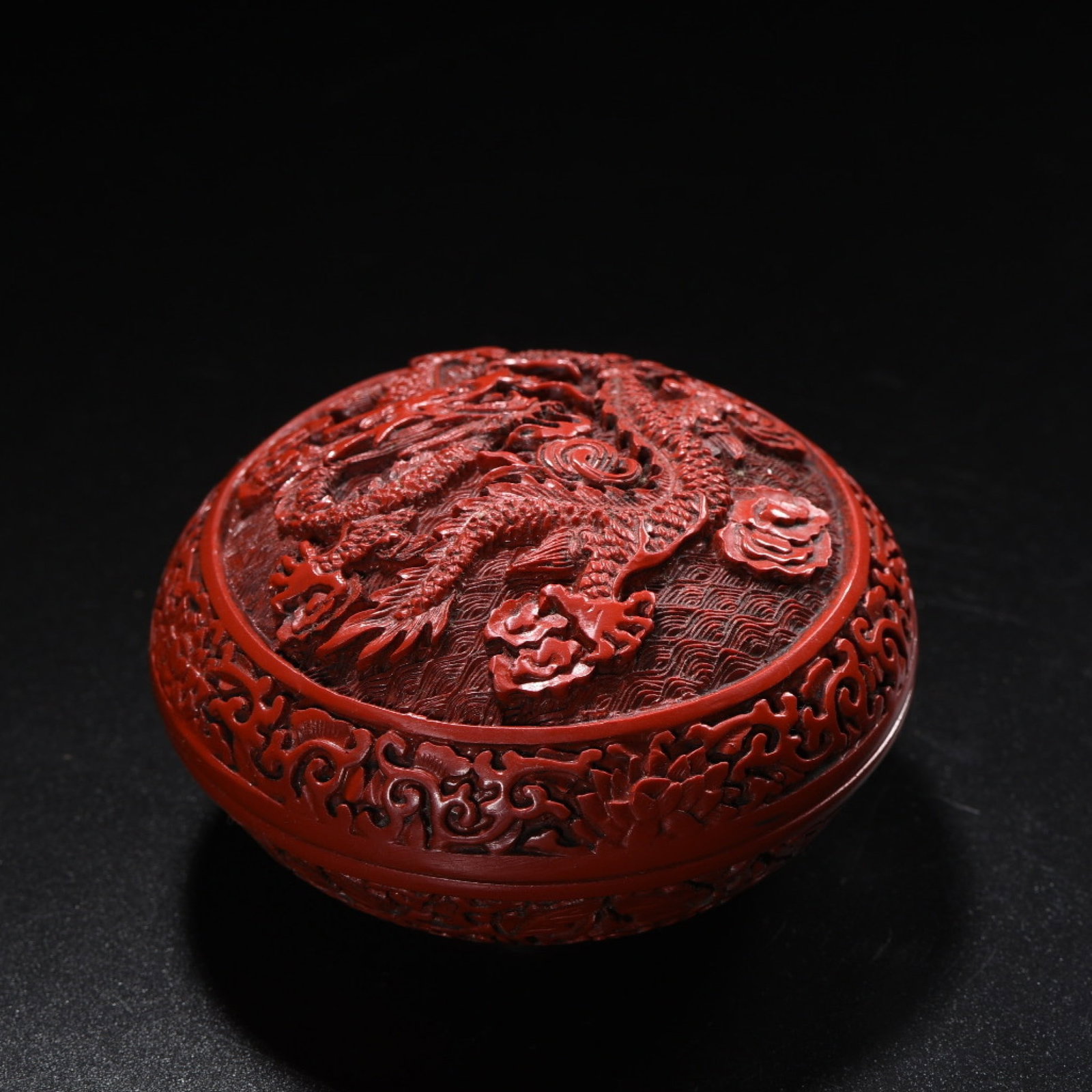 An Exquisite Carved Red Lacquer Dragon Pattern Box: An Exquisite Carved Red Lacquer Dragon Pattern Box,Qing Dynasty,China,Size:2.4inx4.1in,Weight:190g 剔红漆龙纹盒,中国清代