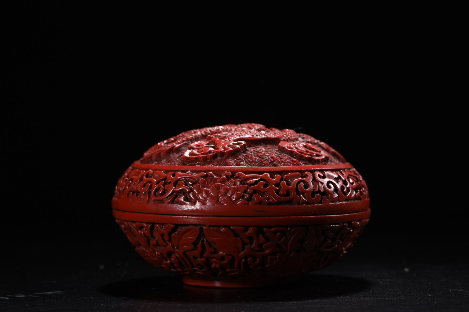 An Exquisite Carved Red Lacquer Dragon Pattern Box - 2