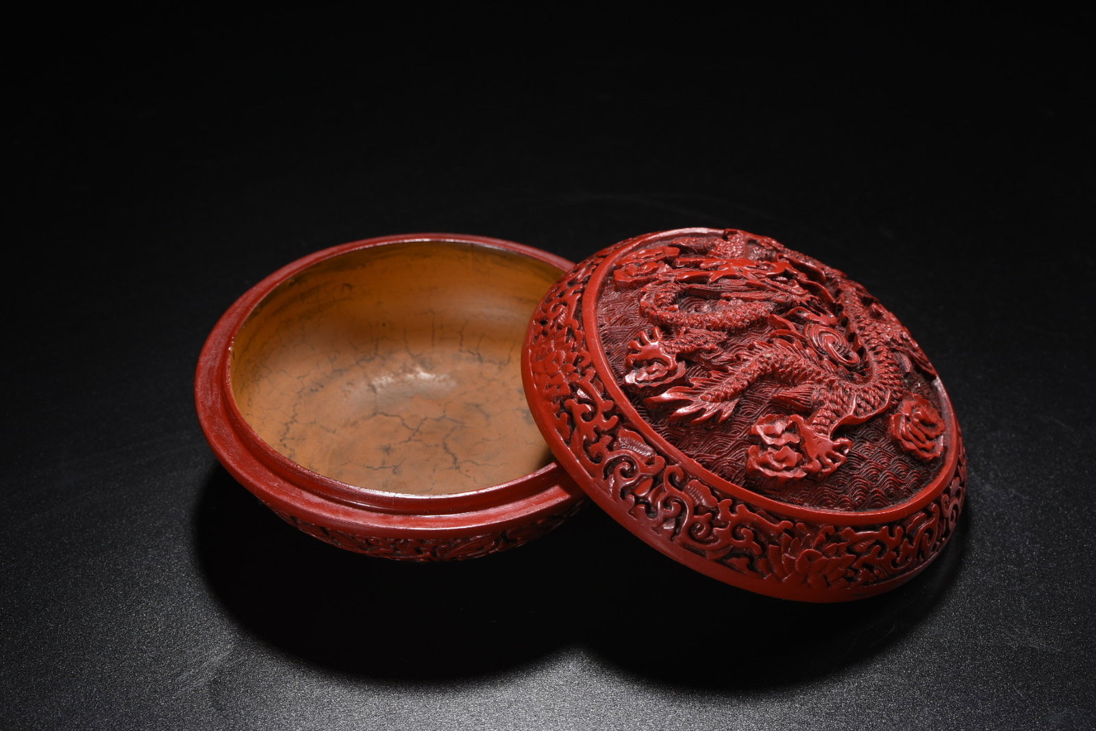 An Exquisite Carved Red Lacquer Dragon Pattern Box - 7