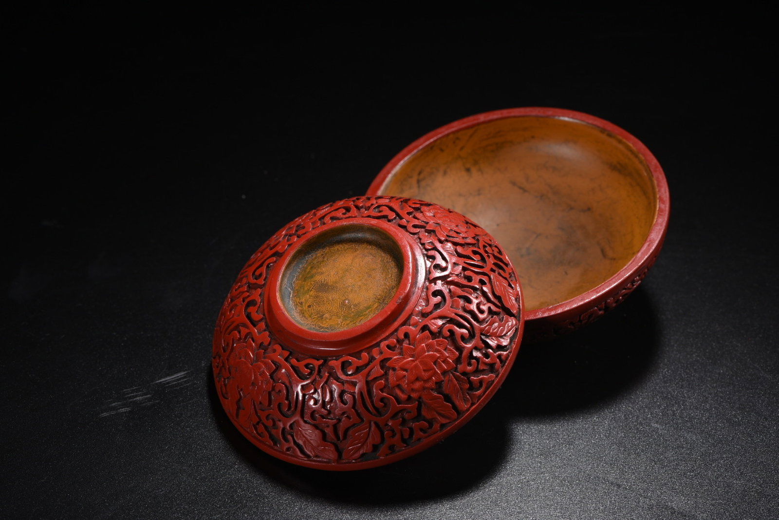 An Exquisite Carved Red Lacquer Dragon Pattern Box - 9