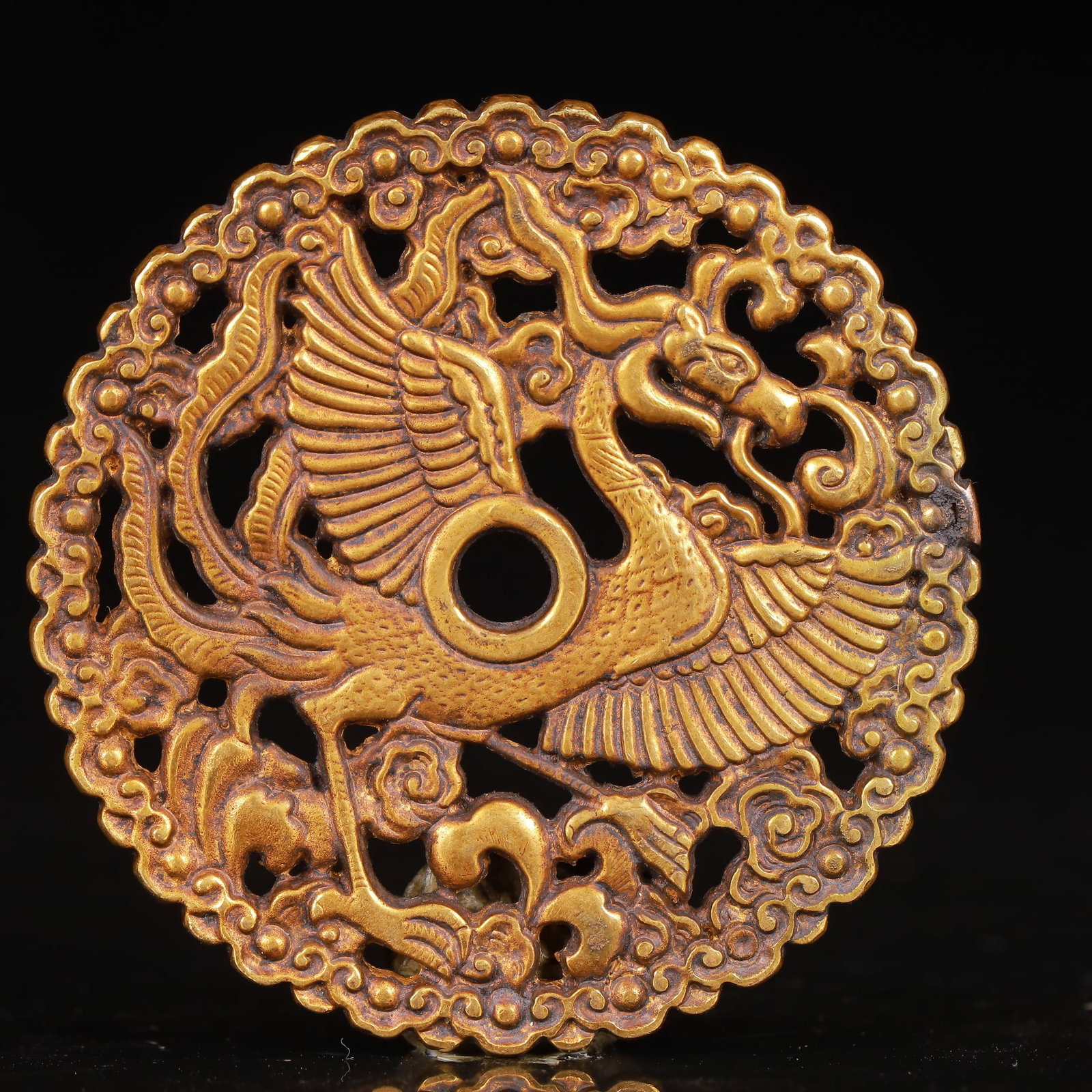 An Exquisite Gilt Bronze Phoenix Pattern Coin: An Exquisite Gilt Bronze Phoenix Pattern Coin,Qing Dynasty,China,Size:2inx1.3in,Weight:39g 铜鎏金凤纹钱币,中国清代