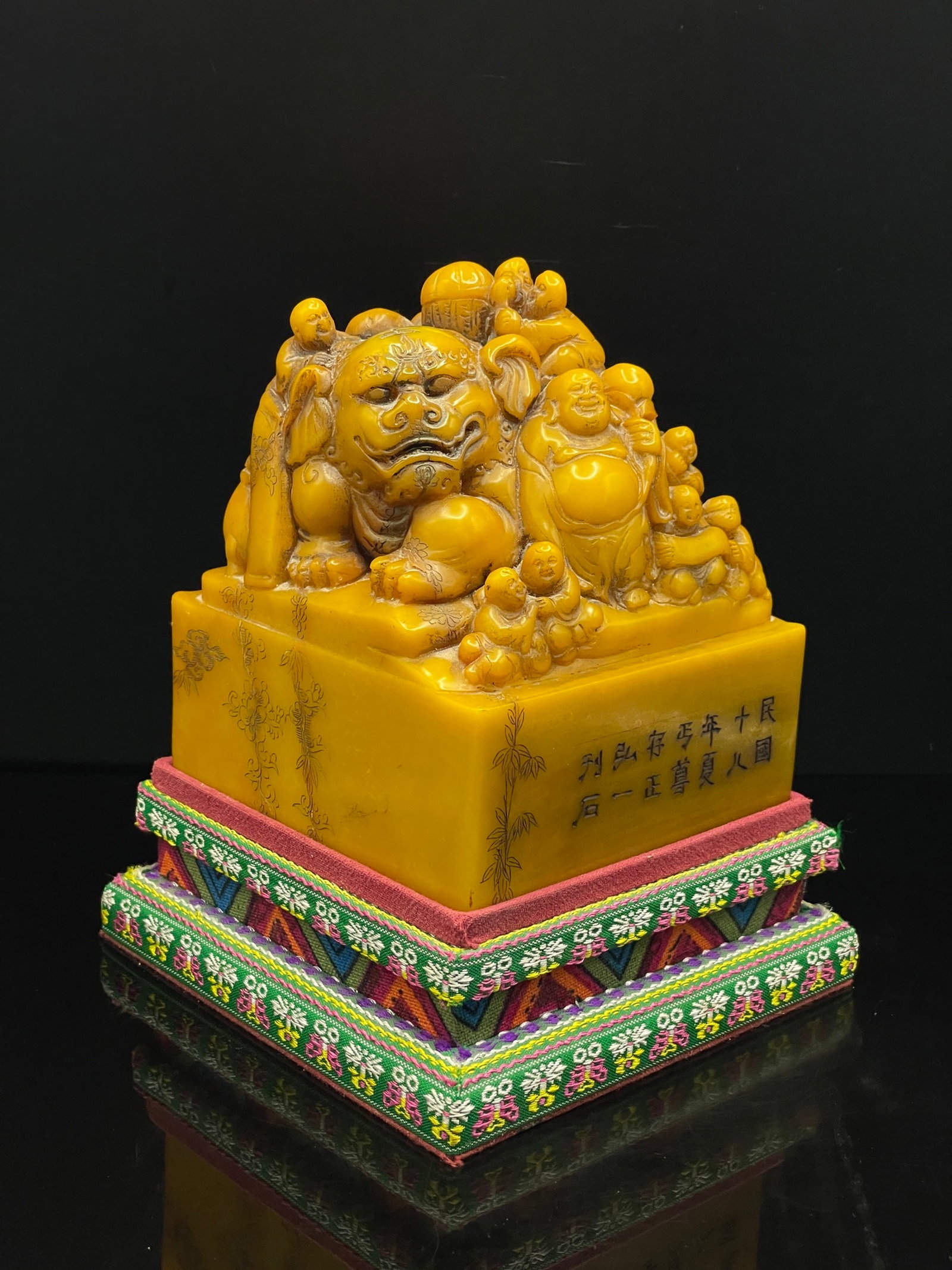 An Exquisite Shoushan Stone Statue of Maitreya Buddha Seal,With Base: An Exquisite Shoushan Stone Statue of Maitreya Buddha Seal,With Base,Qing Dynasty,China,With Mark,Size:4.1inx4.1inx5in,Weight:2476g