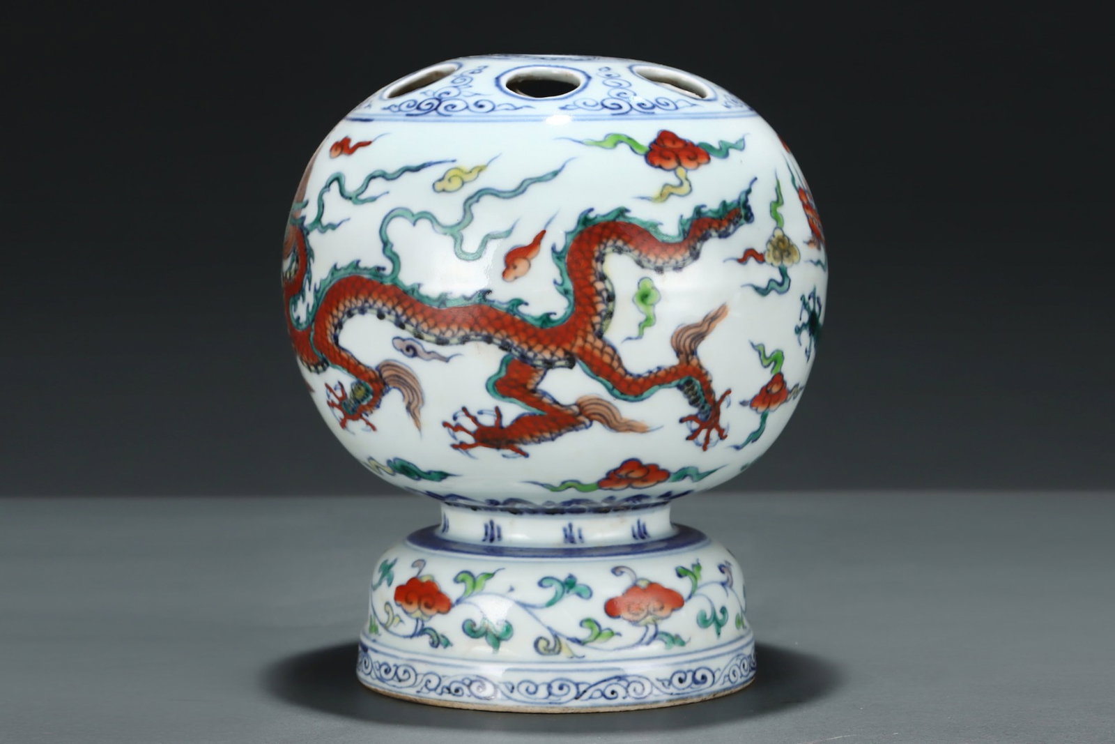 An Exquisite Wucai Dragon Pattern Hatstand - 5