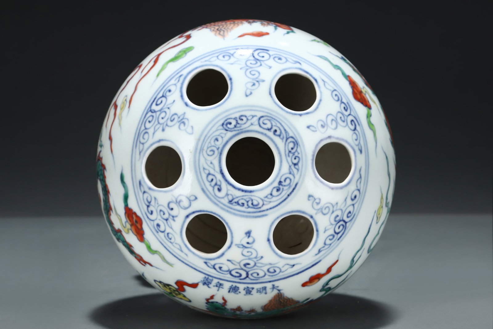 An Exquisite Wucai Dragon Pattern Hatstand - 6