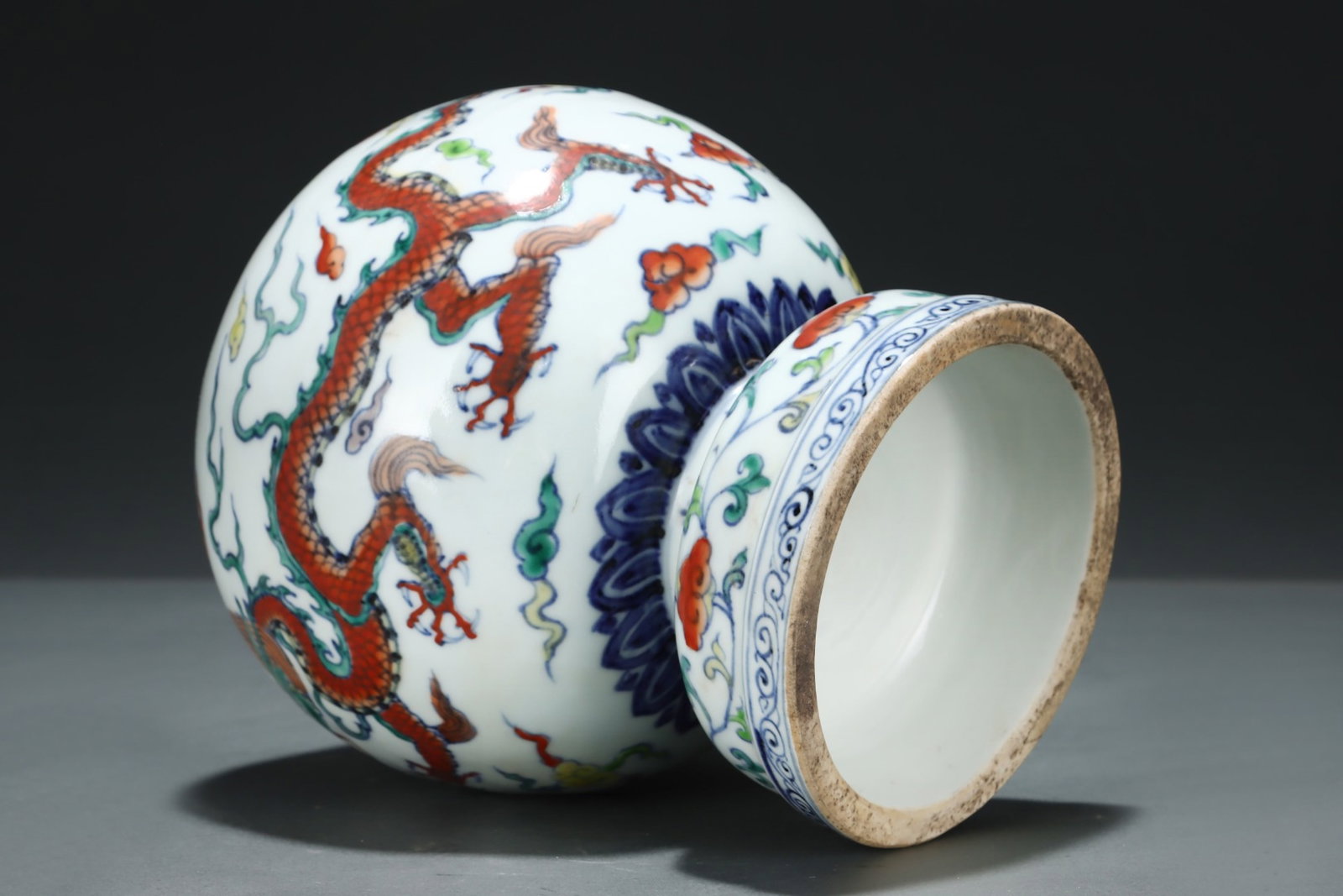 An Exquisite Wucai Dragon Pattern Hatstand - 7