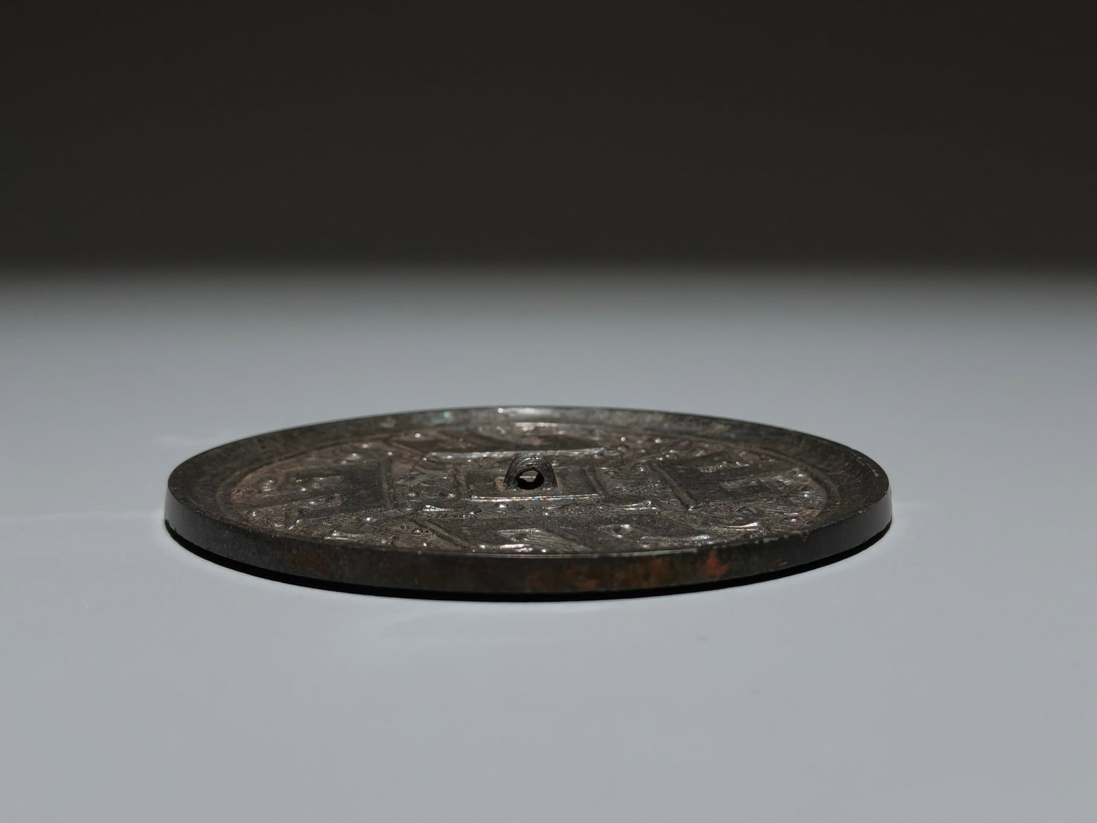 An Exquisite Bronze Mirror - 9