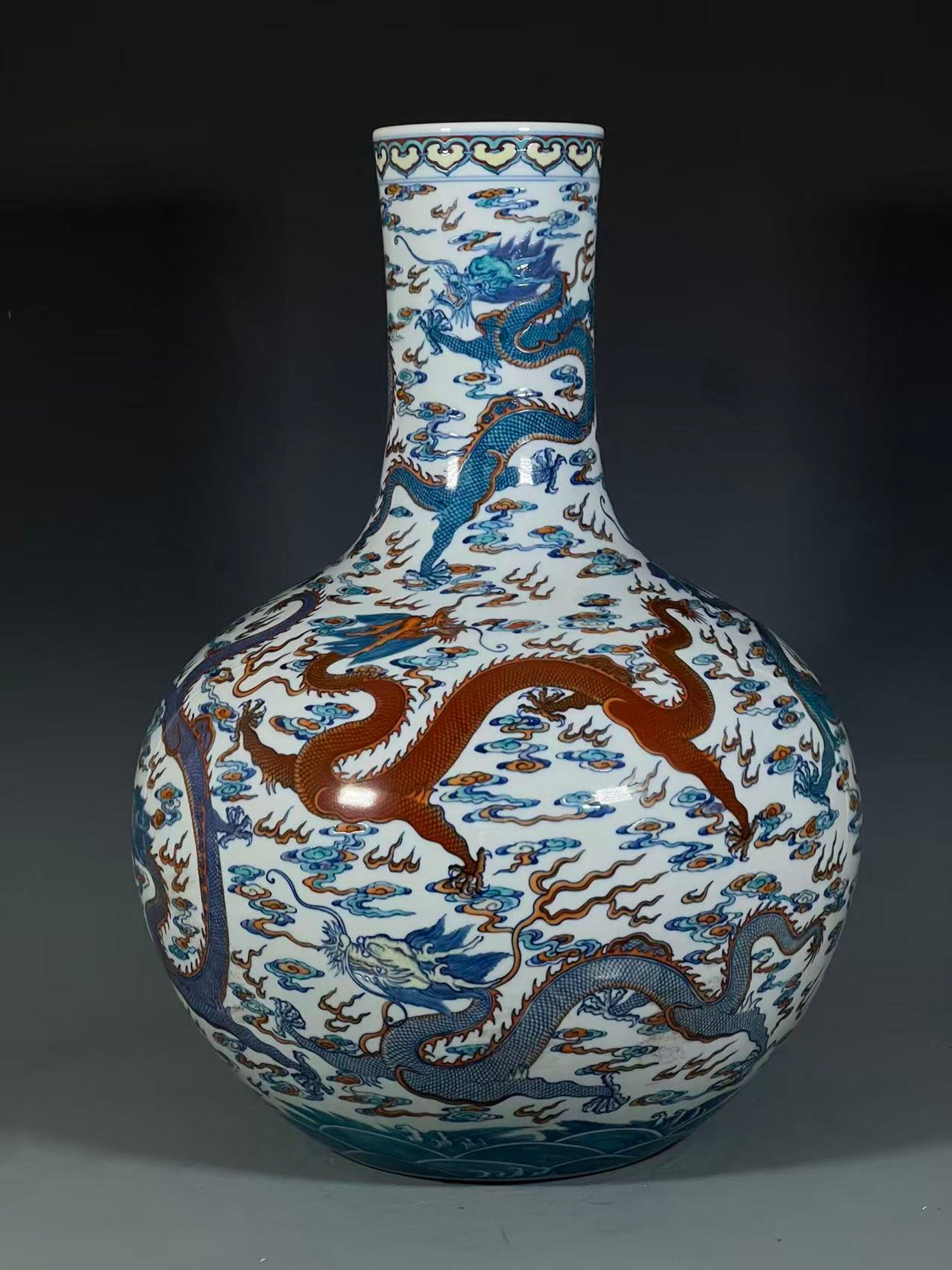 A Huge Doucai Auspicious Cloud and Dragon Pattern Vase - 3