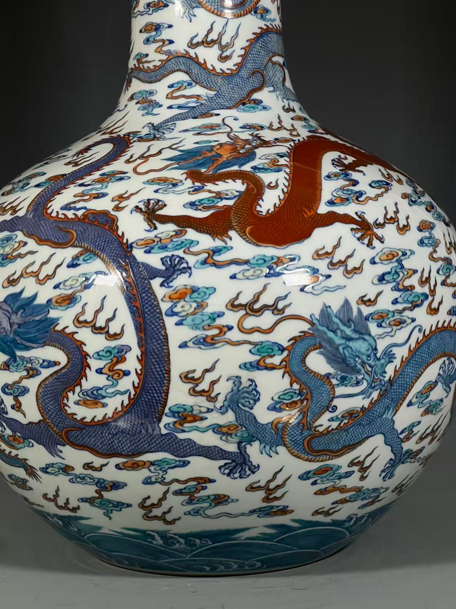 A Huge Doucai Auspicious Cloud and Dragon Pattern Vase - 5