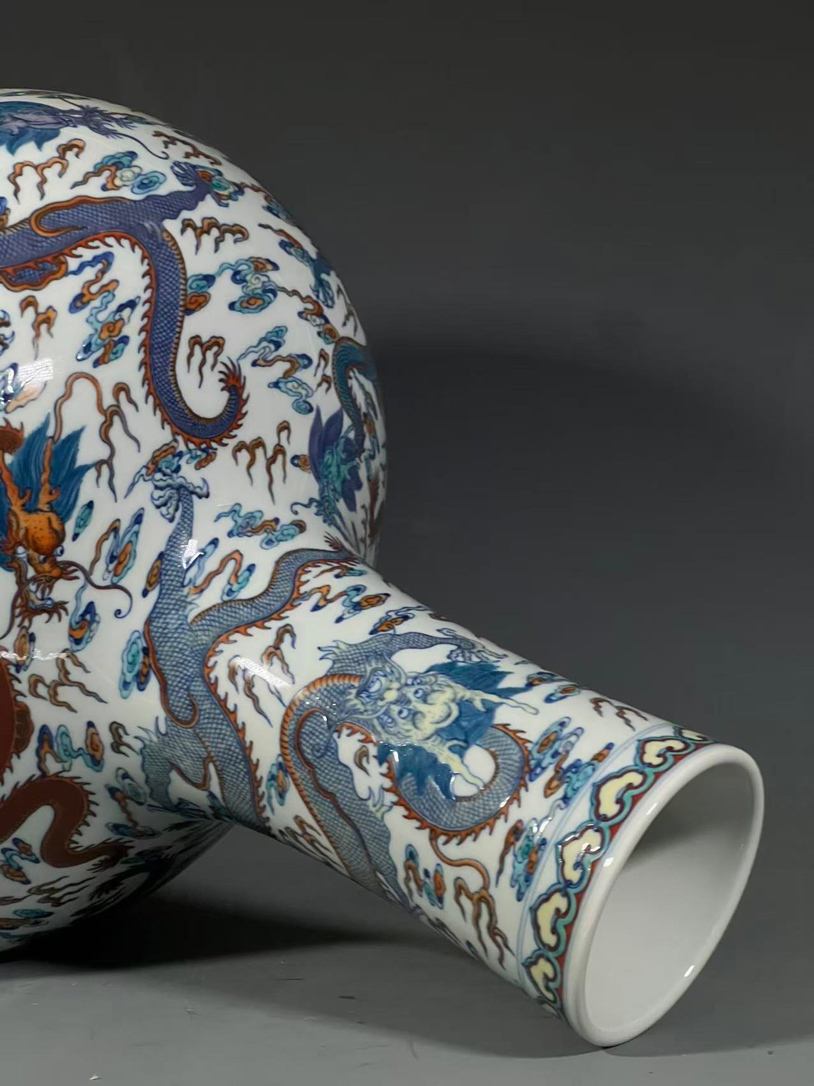 A Huge Doucai Auspicious Cloud and Dragon Pattern Vase - 8