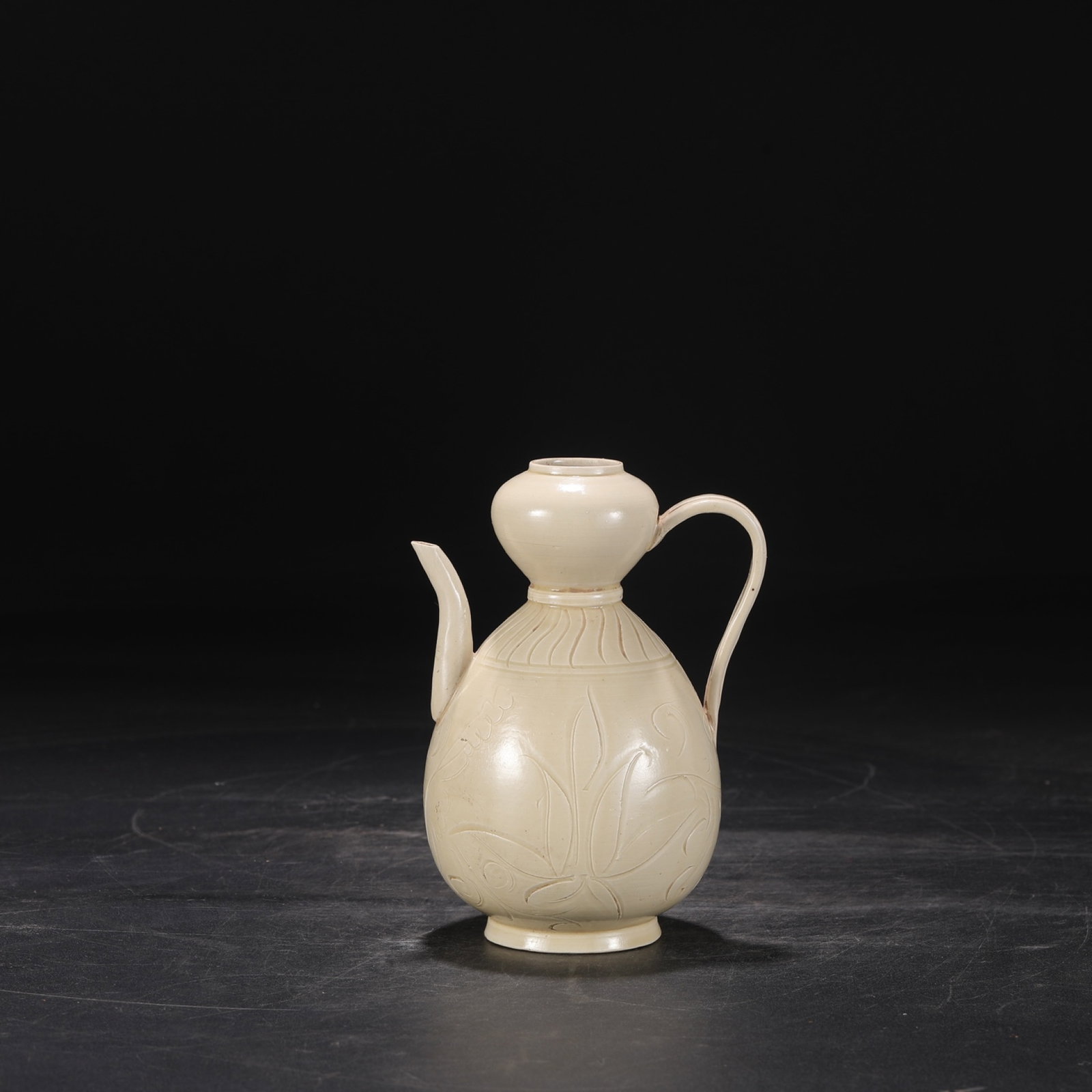 An Exquisite Ding yao White Glazed Flower Pattern Pot - 2