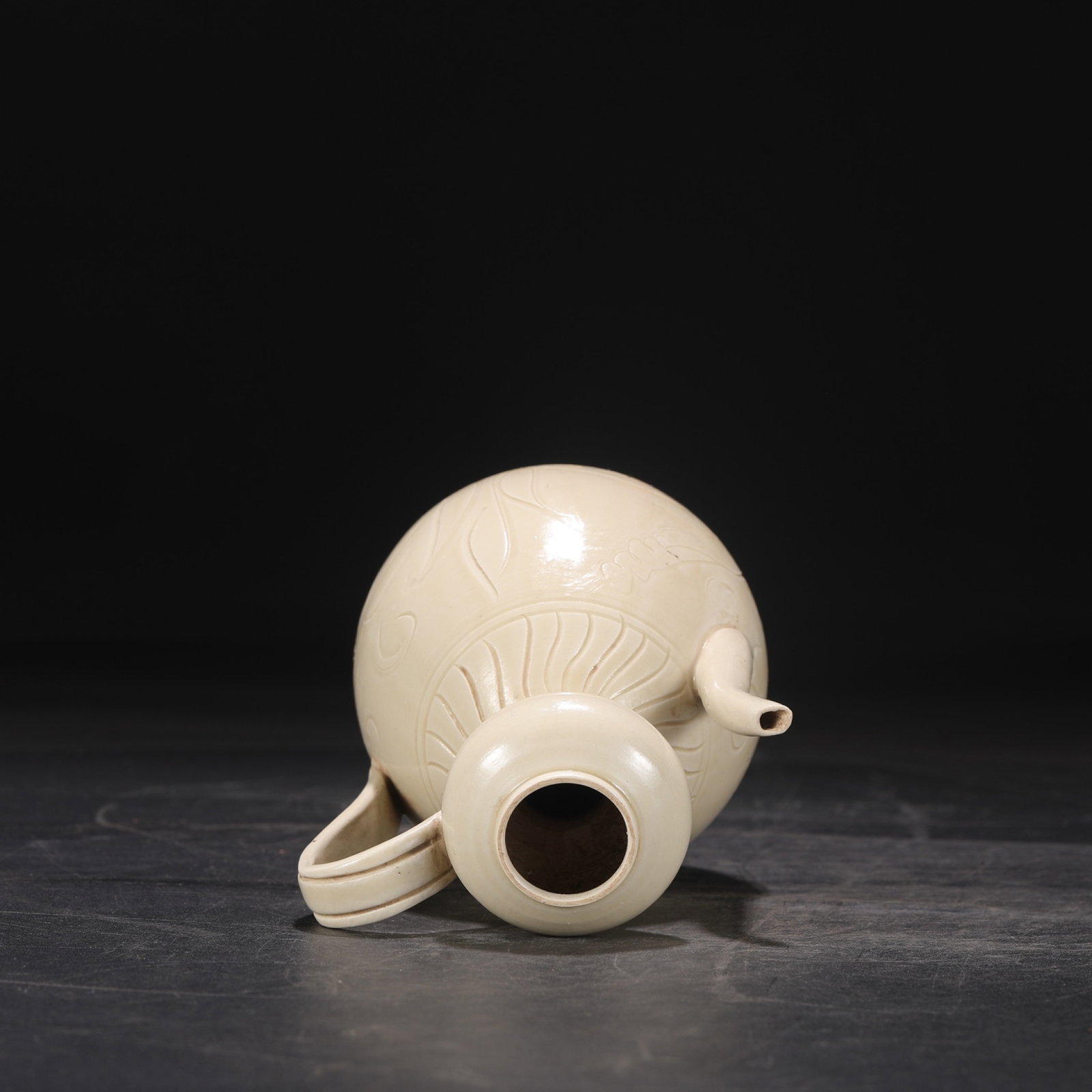 An Exquisite Ding yao White Glazed Flower Pattern Pot - 5