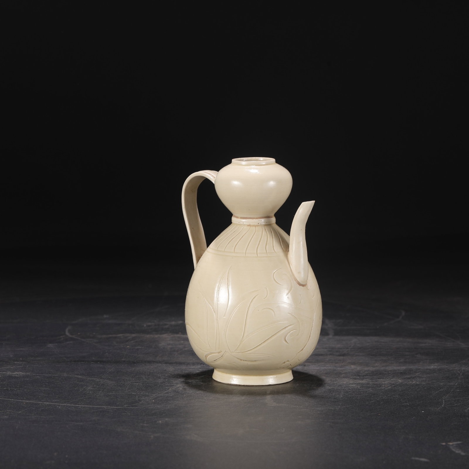 An Exquisite Ding yao White Glazed Flower Pattern Pot - 7