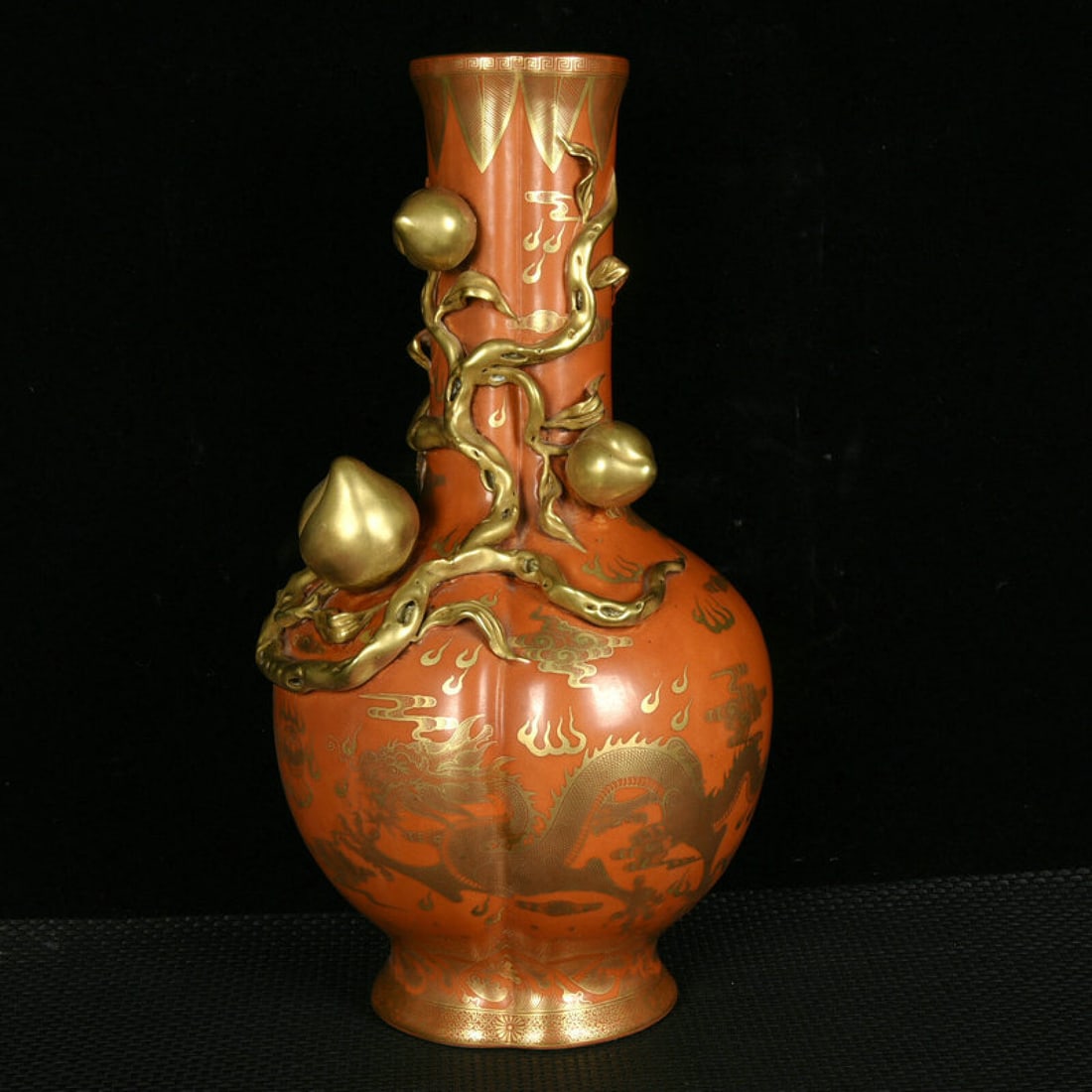 A Rare Iron-Red Gilt Peach and Dragon Pattern Vase,with an Imperial Poem by Emperor Qianlong (1 of 9)