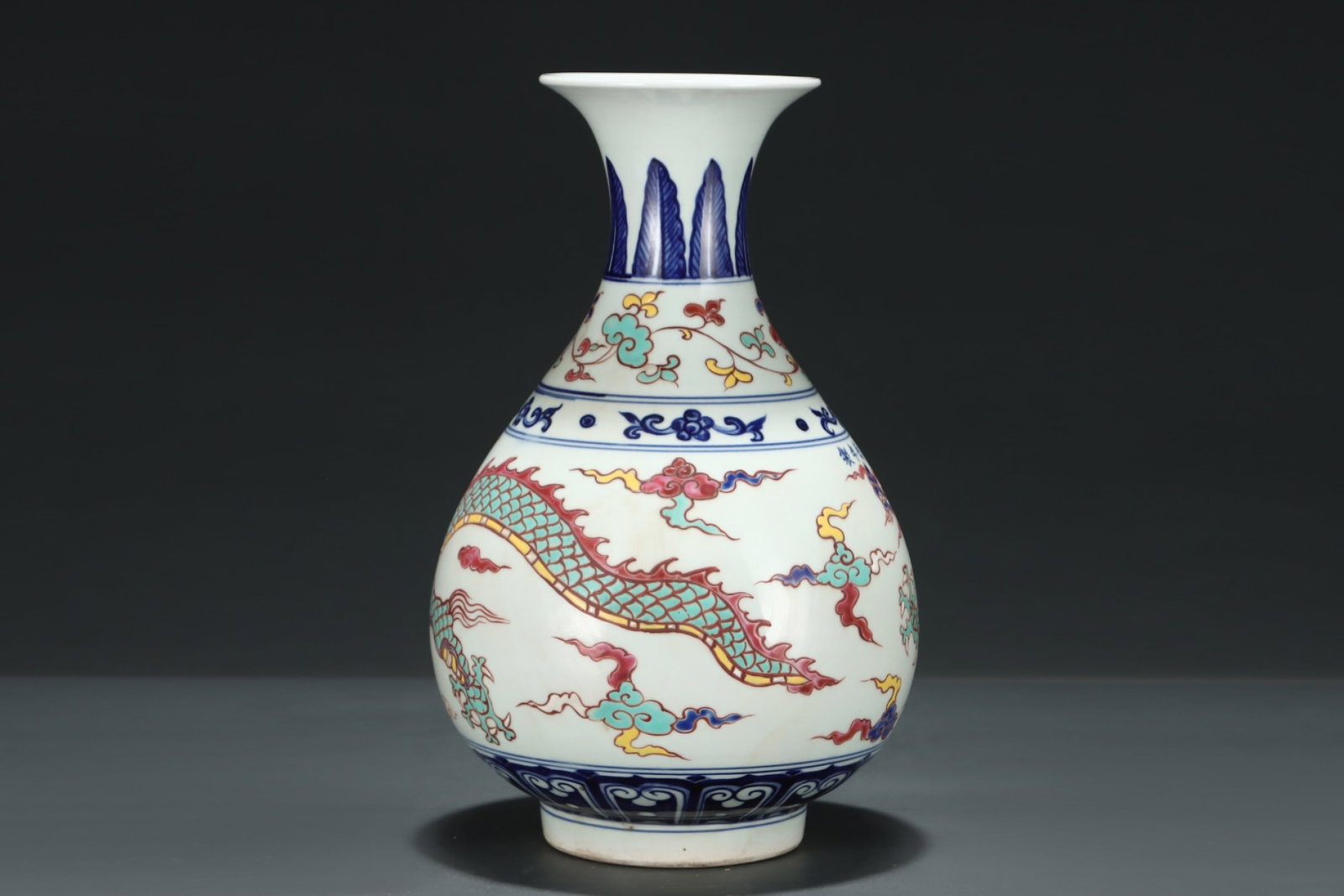 A Rare Wucai Auspicious Cloud and Dragon Pattern Vase - 3