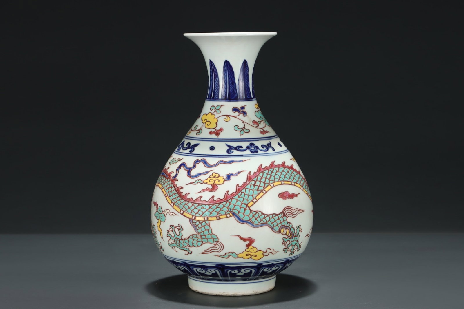 A Rare Wucai Auspicious Cloud and Dragon Pattern Vase - 4