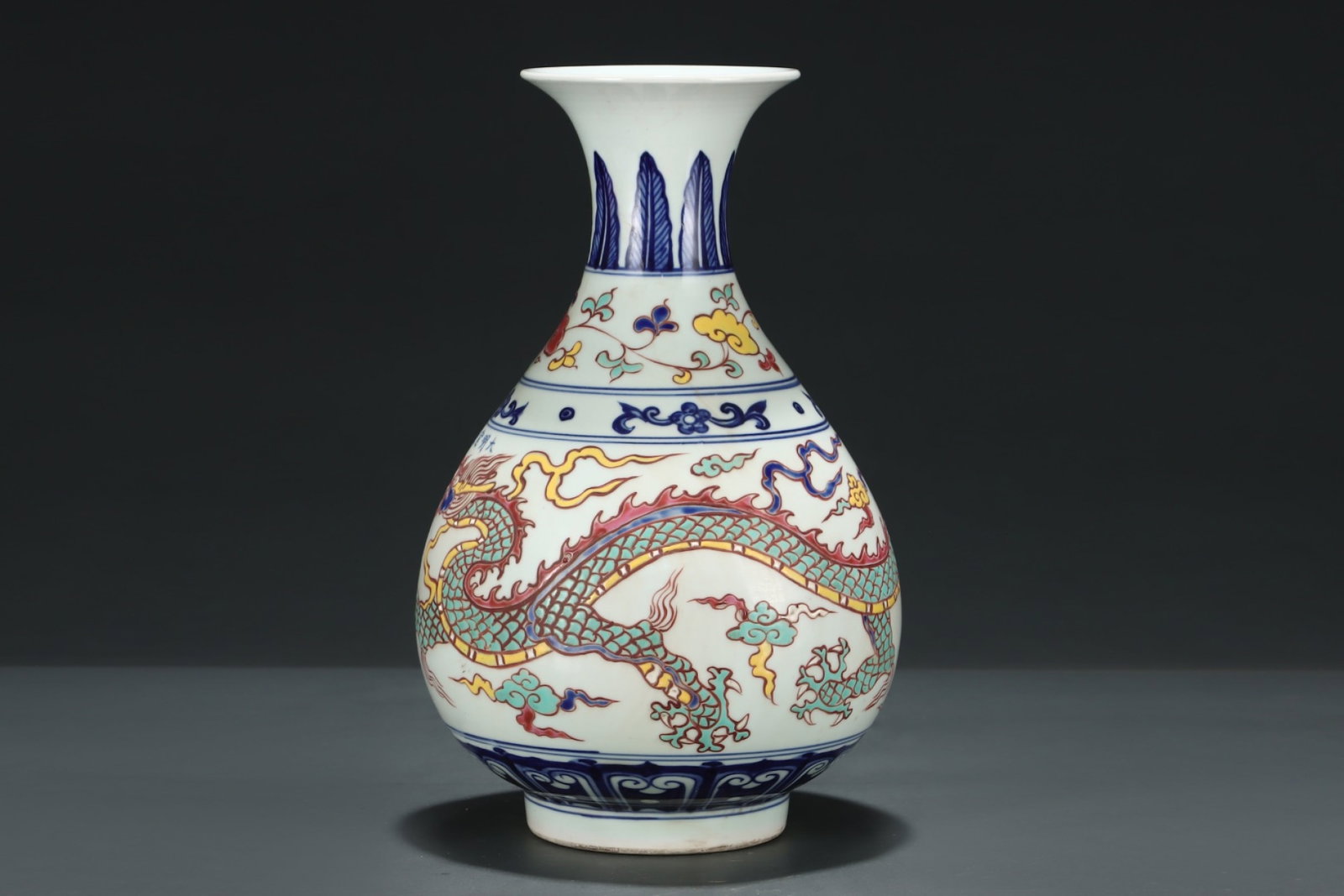 A Rare Wucai Auspicious Cloud and Dragon Pattern Vase - 5