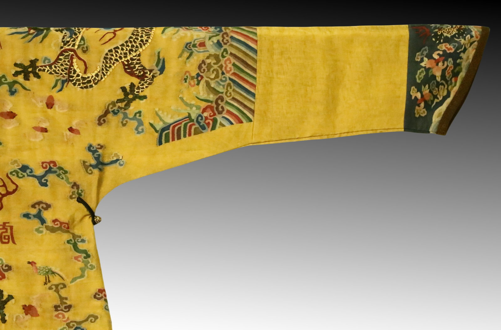An Exquisite Kesi Imperial Robe - 10