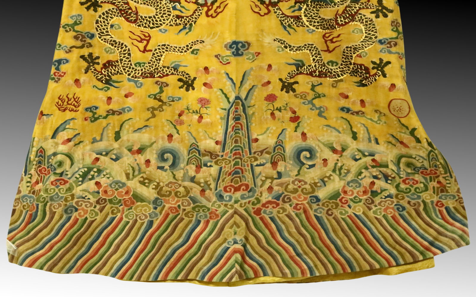 An Exquisite Kesi Imperial Robe - 15