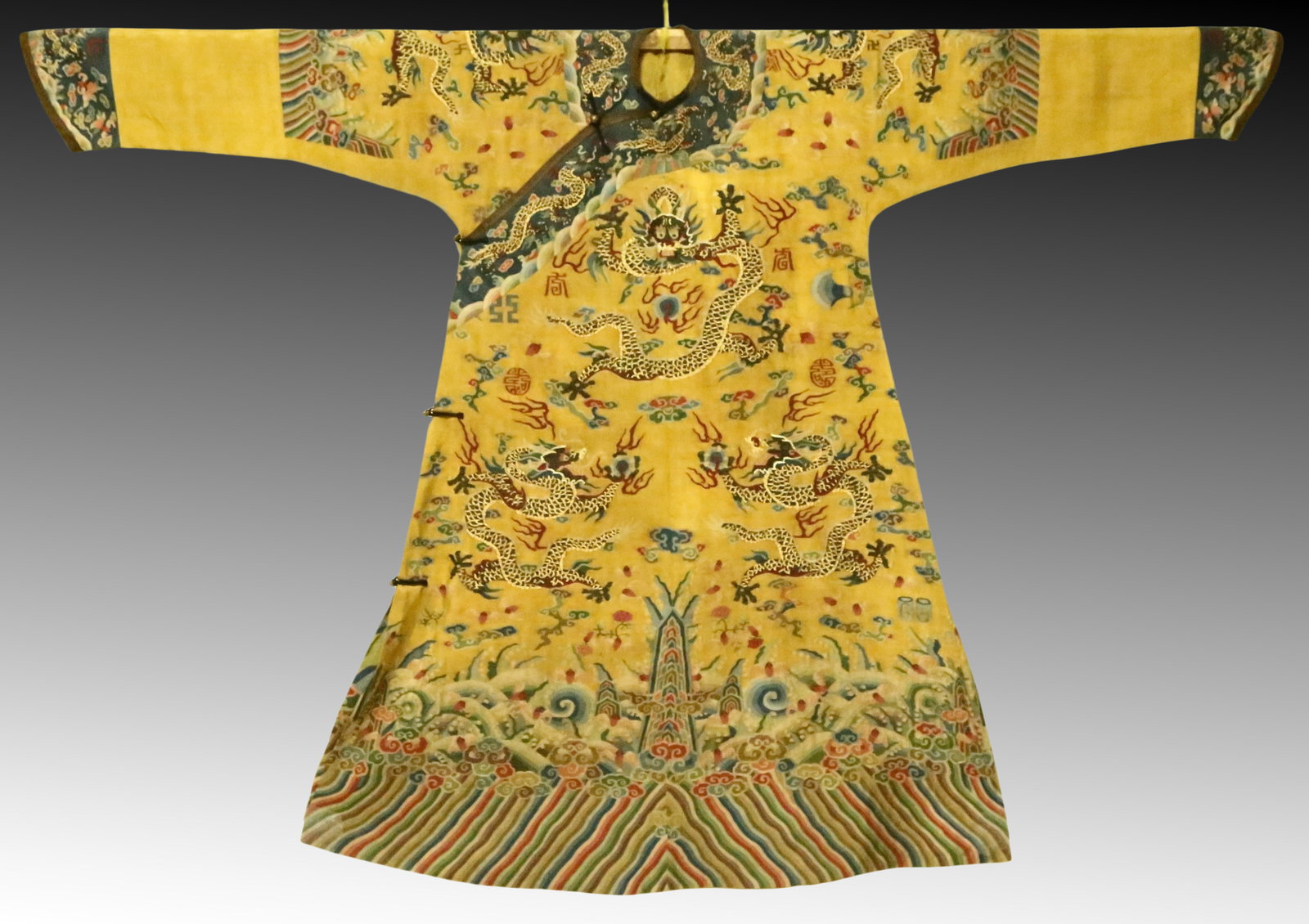 An Exquisite Kesi Imperial Robe: An Exquisite Kesi Imperial Robe,Qing Dynasty, China,Size：74inx50.4in 缂丝龙袍,中国清代
