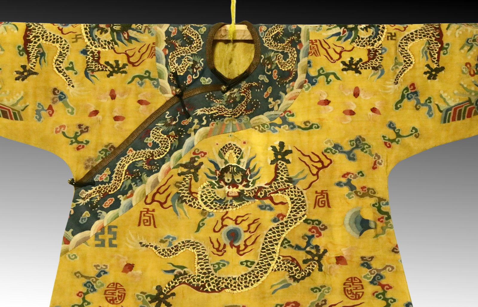 An Exquisite Kesi Imperial Robe - 4