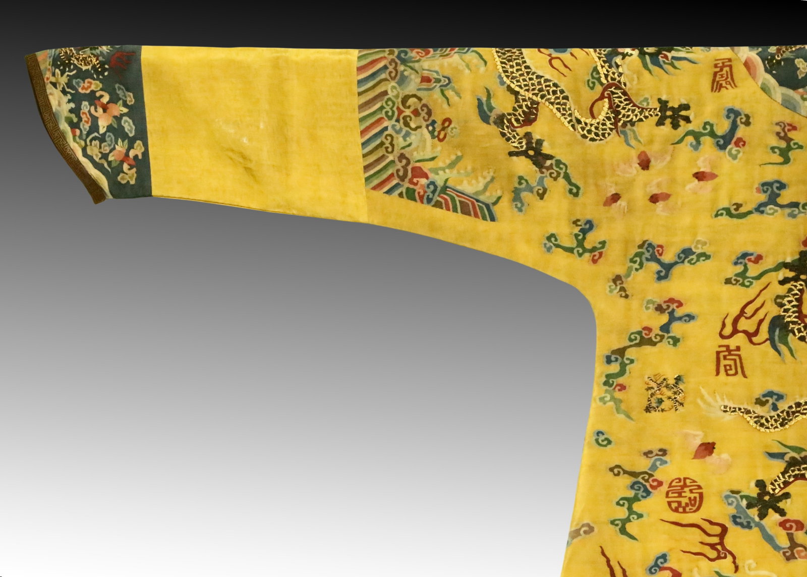 An Exquisite Kesi Imperial Robe - 9