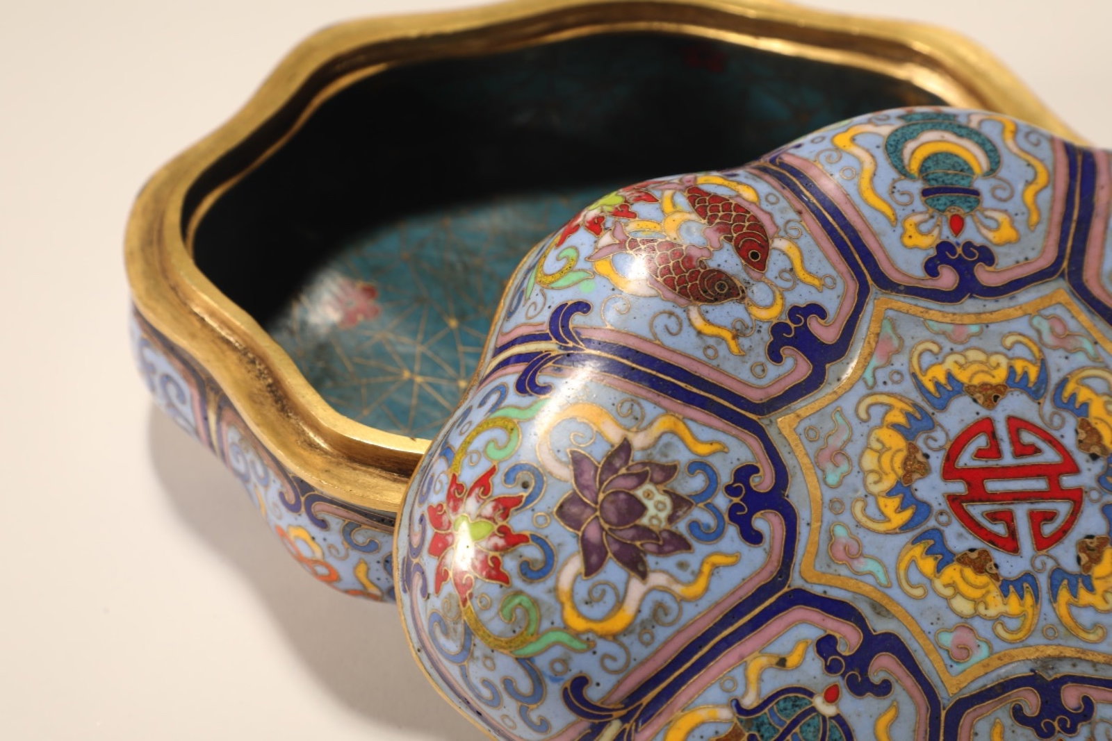 An Exquisite Cloisonne Eight Treasures Pattern Box - 6