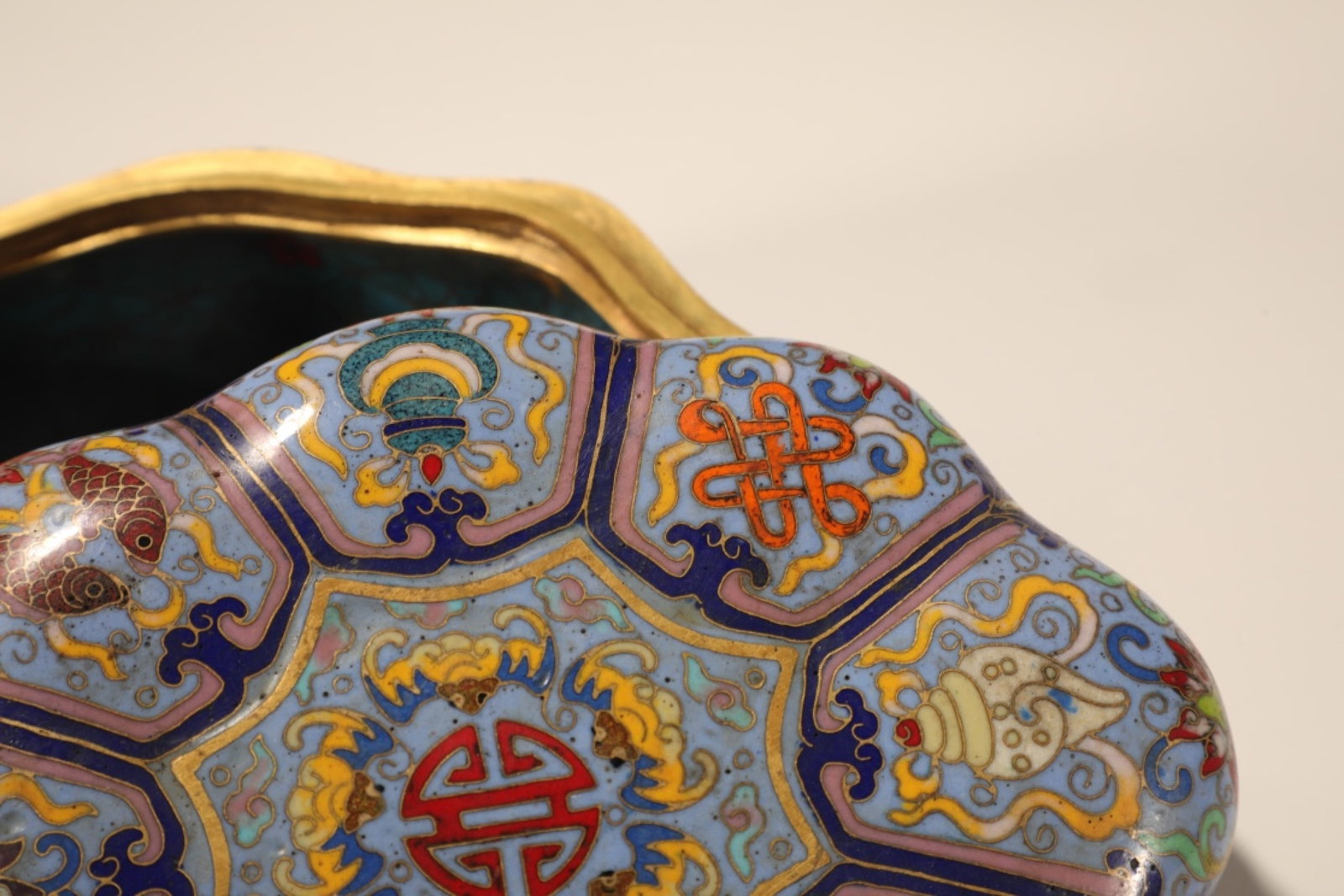 An Exquisite Cloisonne Eight Treasures Pattern Box - 7
