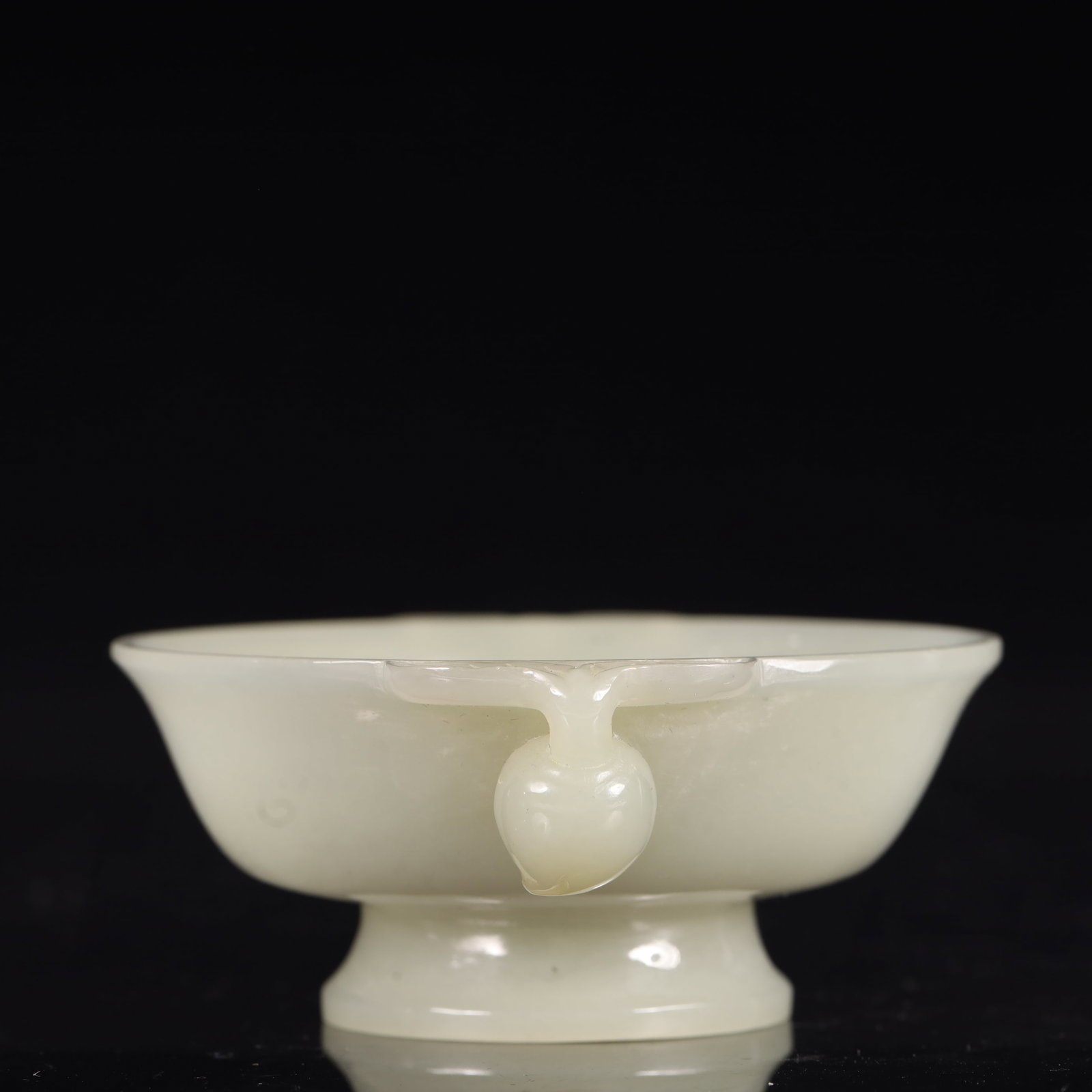 An Exquisite White Jade Peach Pattern Double-Ears Cup - 3