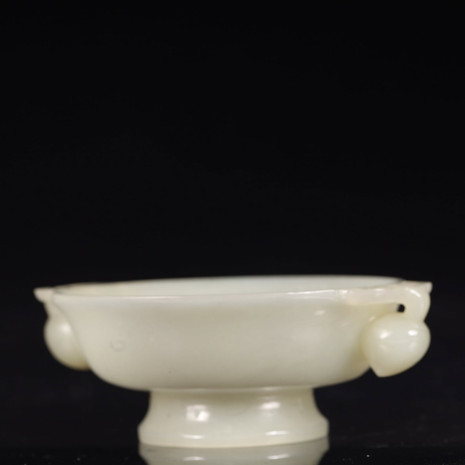 An Exquisite White Jade Peach Pattern Double-Ears Cup - 4