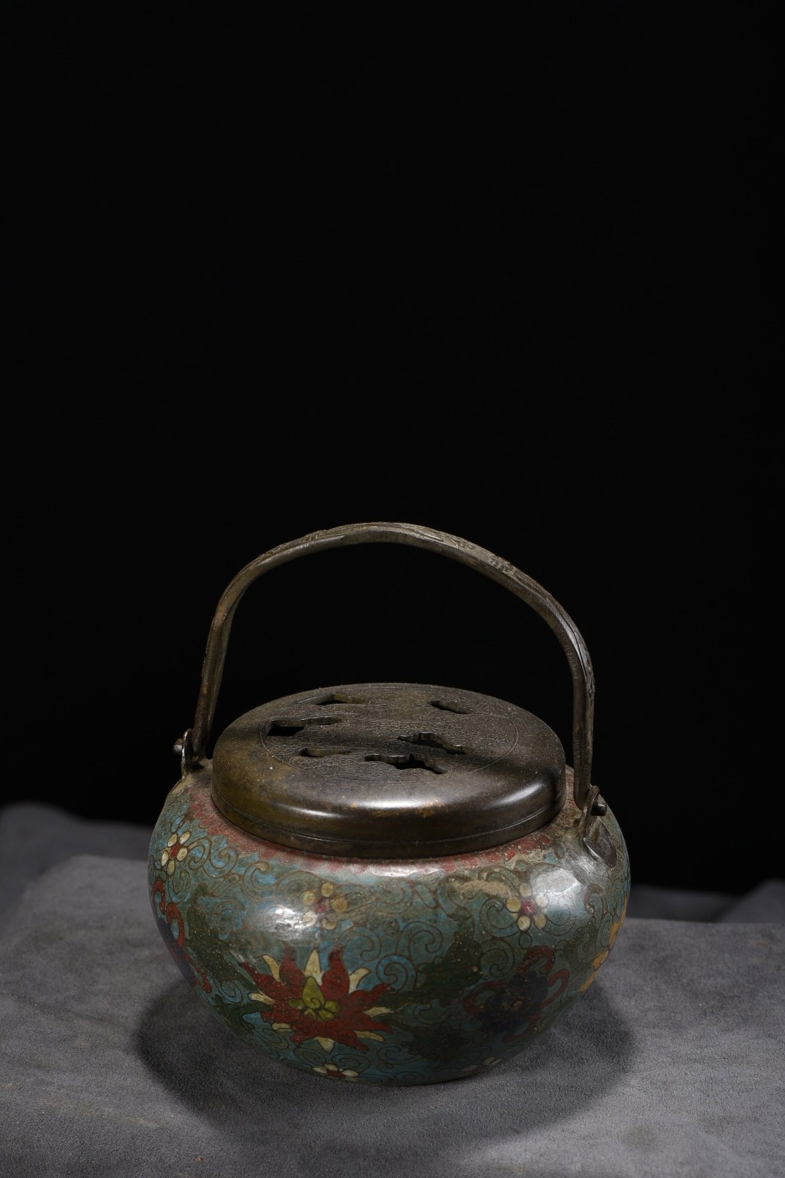 An Exquisite Cloisonne Lotus Pattern Handwarmer: An Exquisite Cloisonne Lotus Pattern Handwarmer,Qing Dynasty,China,Qianlong Four-character Mark,Size:5.1inx4.7inx2.8in,Weight:1410g 景泰蓝缠枝莲纹手
