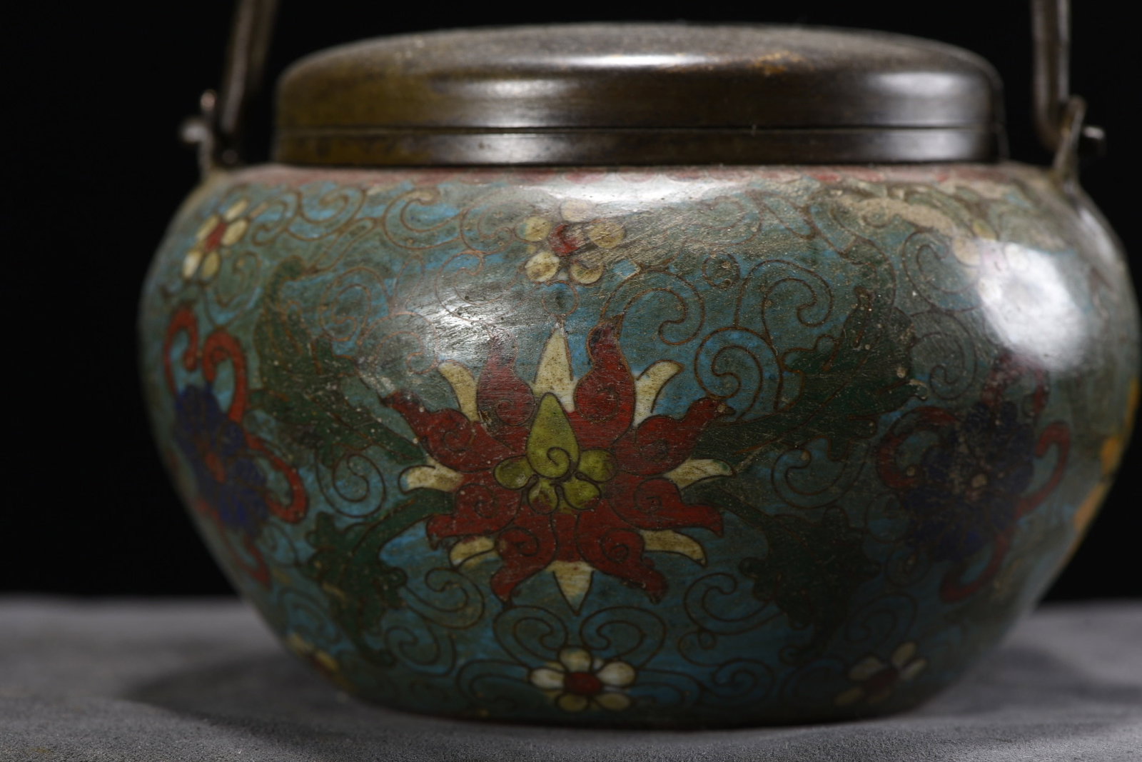 An Exquisite Cloisonne Lotus Pattern Handwarmer - 2