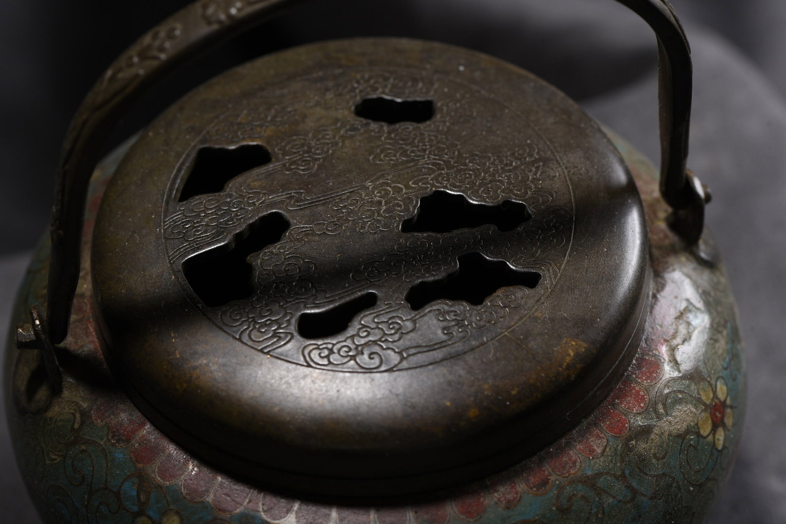 An Exquisite Cloisonne Lotus Pattern Handwarmer - 3