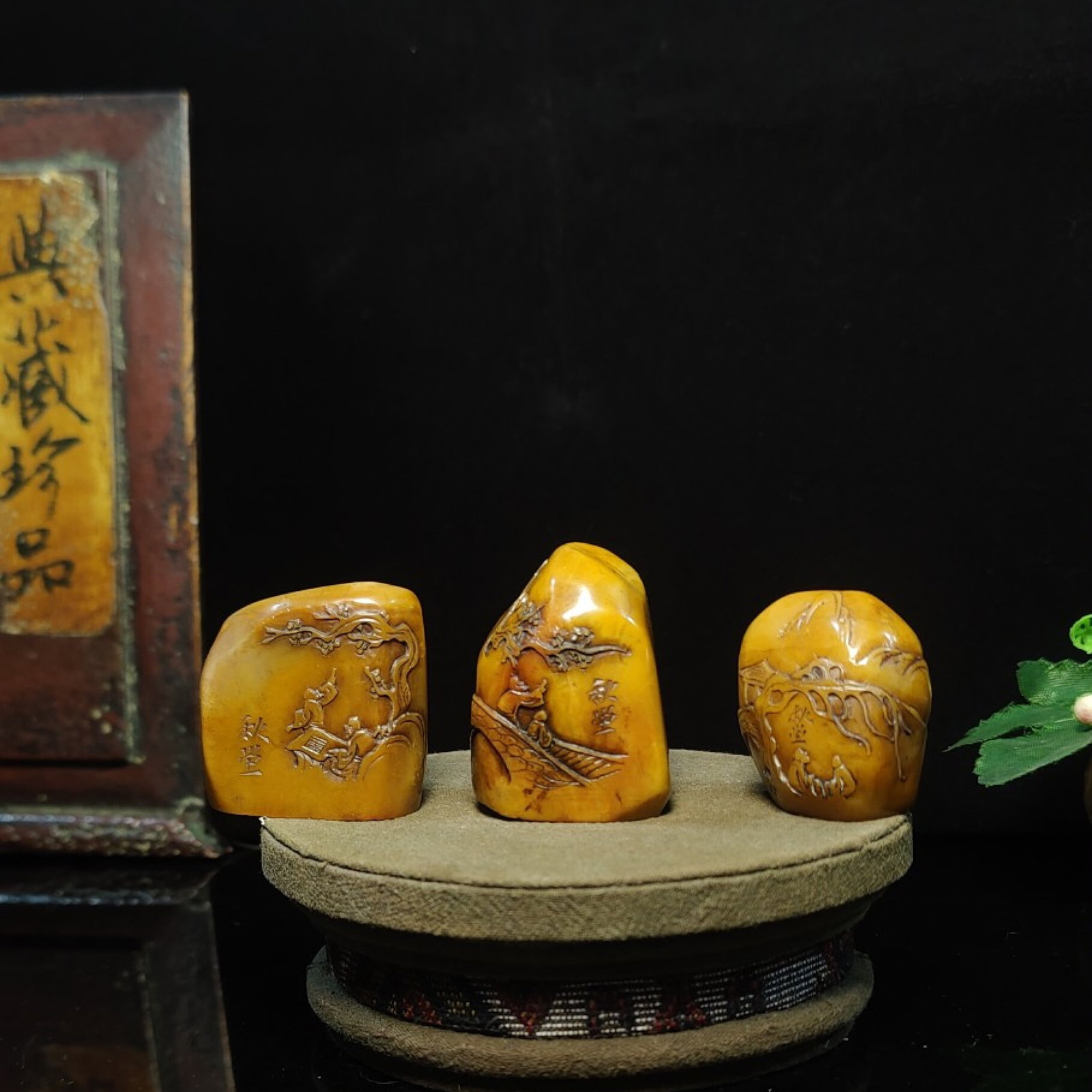 A Set of Fine Tianhuang Stone Landscape Pattern Seals: A Set of Fine Tianhuang Stone Landscape Pattern Seals,Qing Dynasty,China,Weight:176g 一套田黄石山水纹印章,中国清代&#