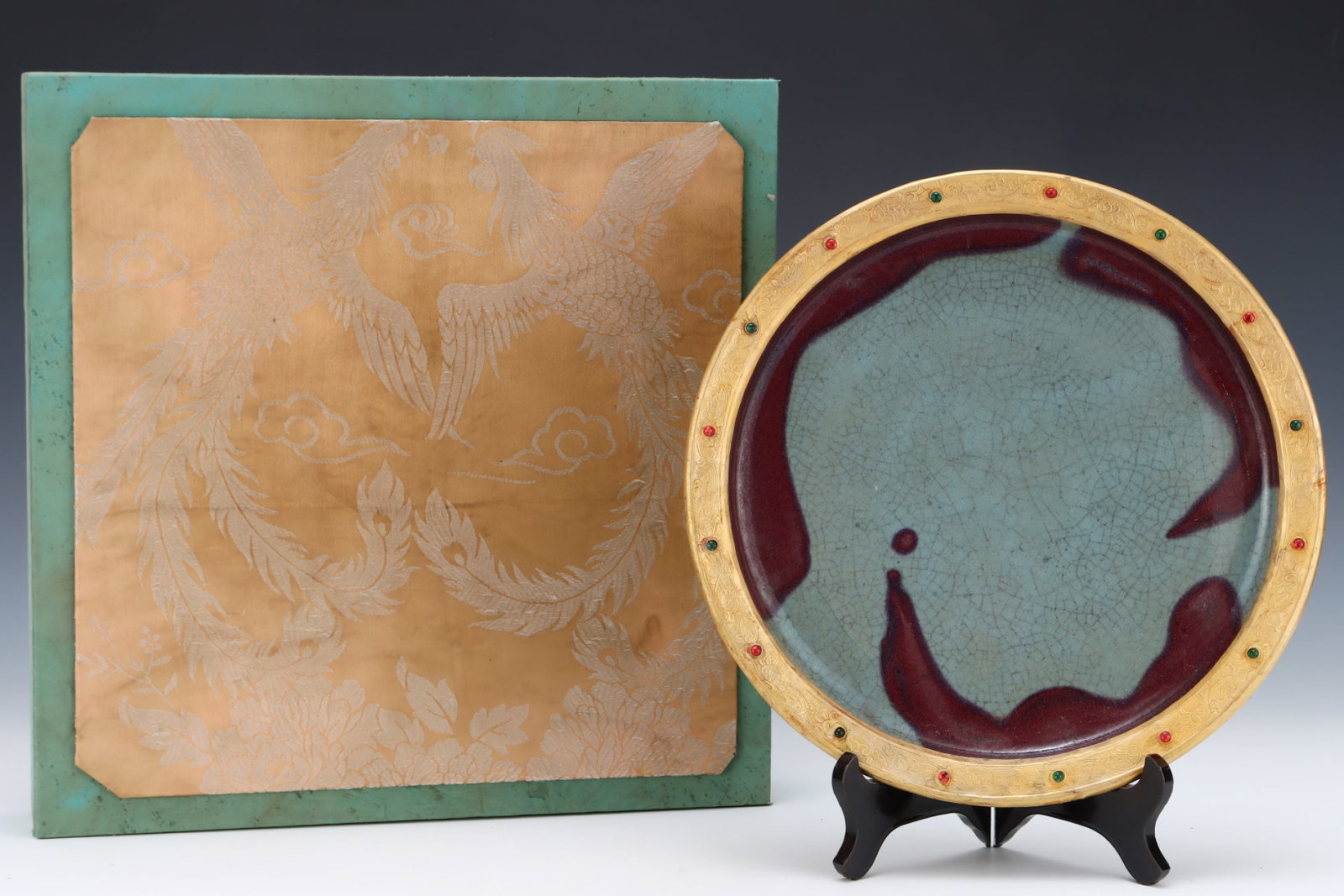 An Exquisite Jun yao Purple Glazed Cover with Gold Plate,Inlaid Gems: An Exquisite Jun yao Purple Glazed Cover with Gold Plate,Inlaid Gems,Song Dynasty,China,Size:1.4inx12.2in 钧窑紫釉包金盘,嵌宝石,中