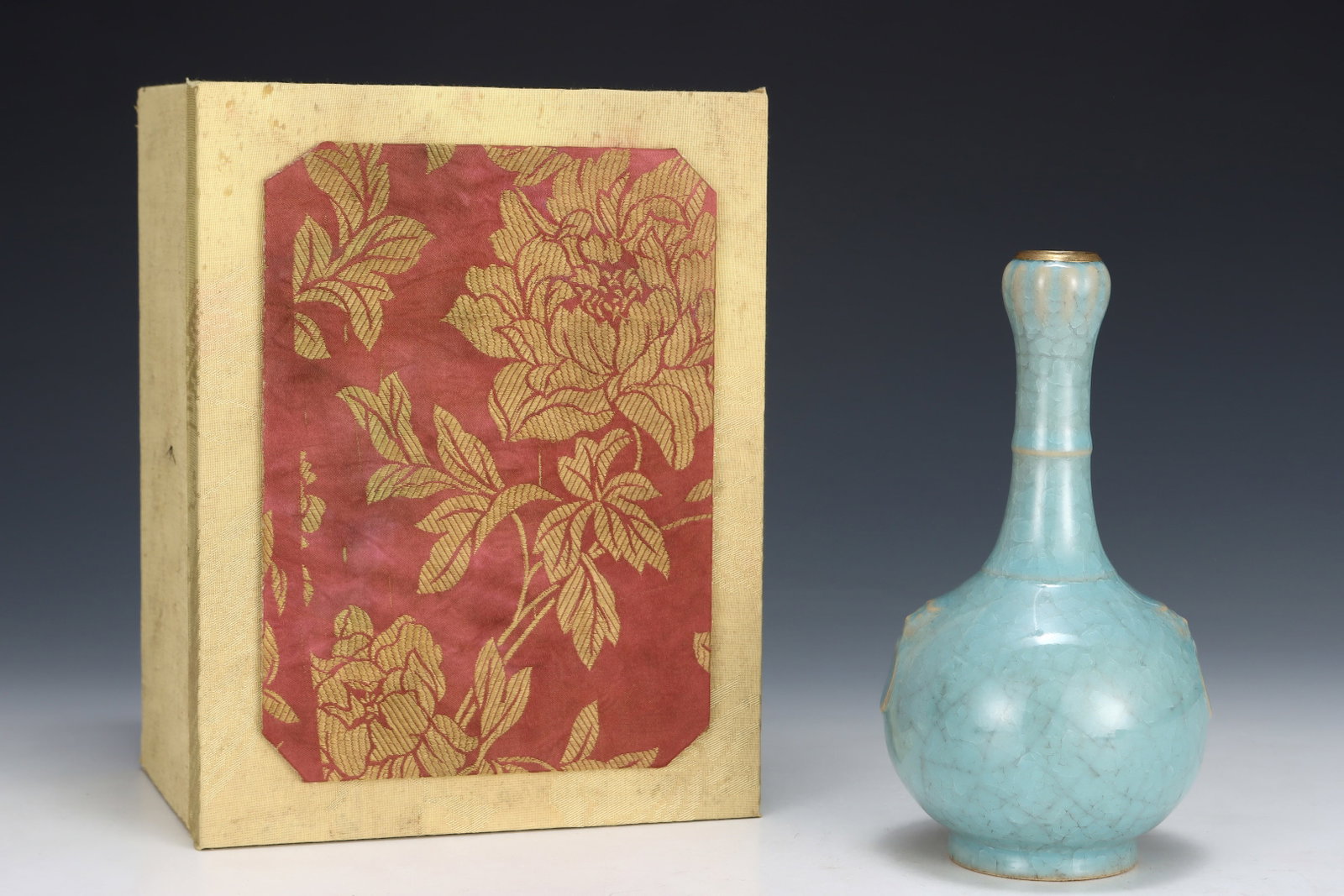 An Exquisite Ru yao Sky Blue Glazed Vase: An Exquisite Ru yao Sky Blue Glazed Vase,Song Dynasty,China,With Mark,Size:7inx3.7in 汝窑天青釉瓶,中国宋代,带款