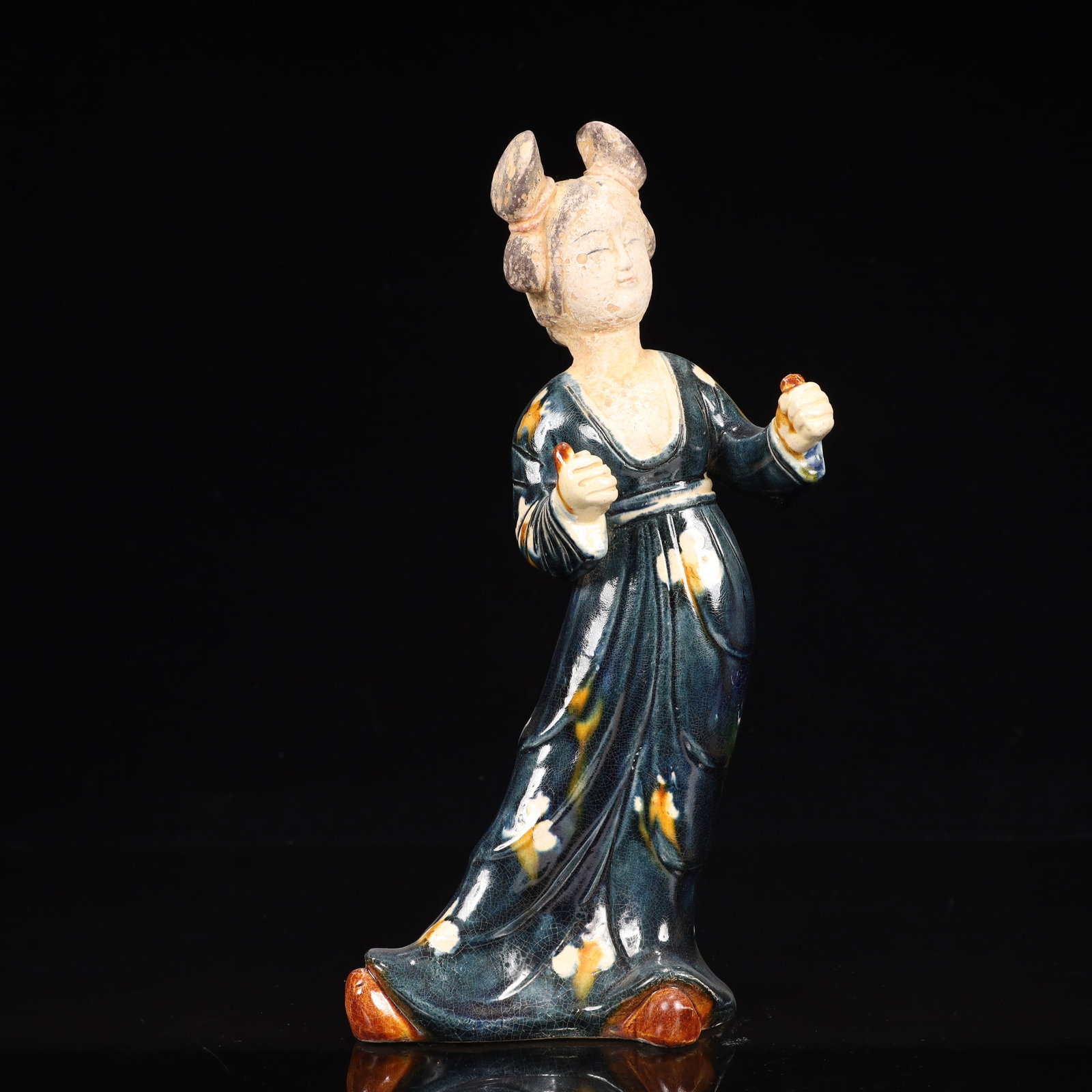A Rare Tang Tri-Color Glazed Pottery Dancing Figurines (1 of 12)