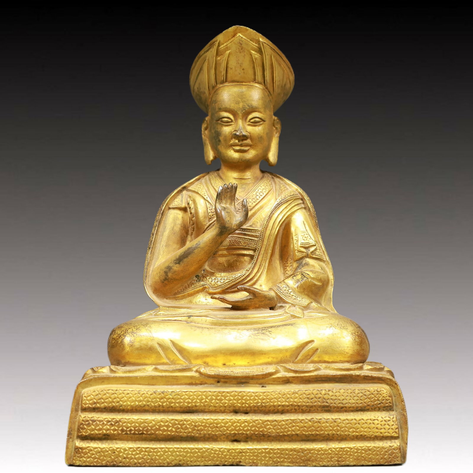 A Solemn Gilt Bronze Statue of Guru: A Solemn Gilt Bronze Statue of Guru,Qing Dynasty, China,Size:5.9inx4.1inx8.7in Weight:2500g 铜鎏金上师像,中国清代