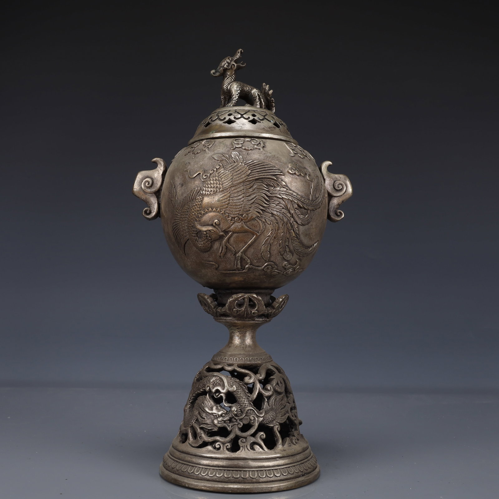 An Exquisite Silver-Plated Bronze Dragon and Phoenix Pattern Double-Ears Censer: An Exquisite Silver-Plated Bronze Dragon and Phoenix Pattern Double-Ears Censer,The Republic of China,Size:5.9inx4.7inx10.2in,Weight:1300g 铜镀银龙凤纹双ň