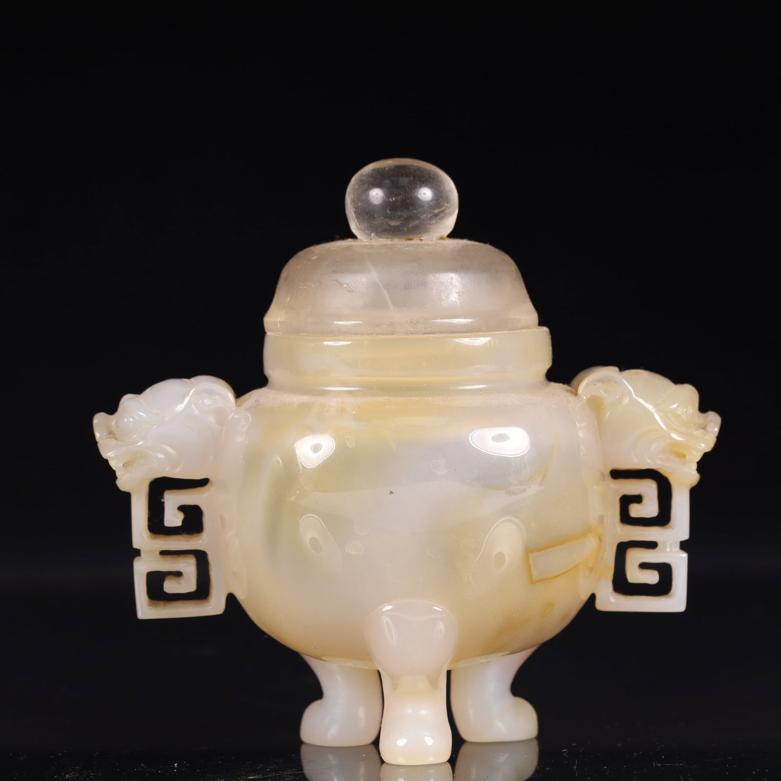 An Exquisite Agate Beast-Ears Tripod Censer: An Exquisite Agate Beast-Ears Tripod Censer,Qing Dynasty, China,Size:4.7inx2.8inx3in,Weight:300g 玛瑙兽耳三足香炉,中国清代